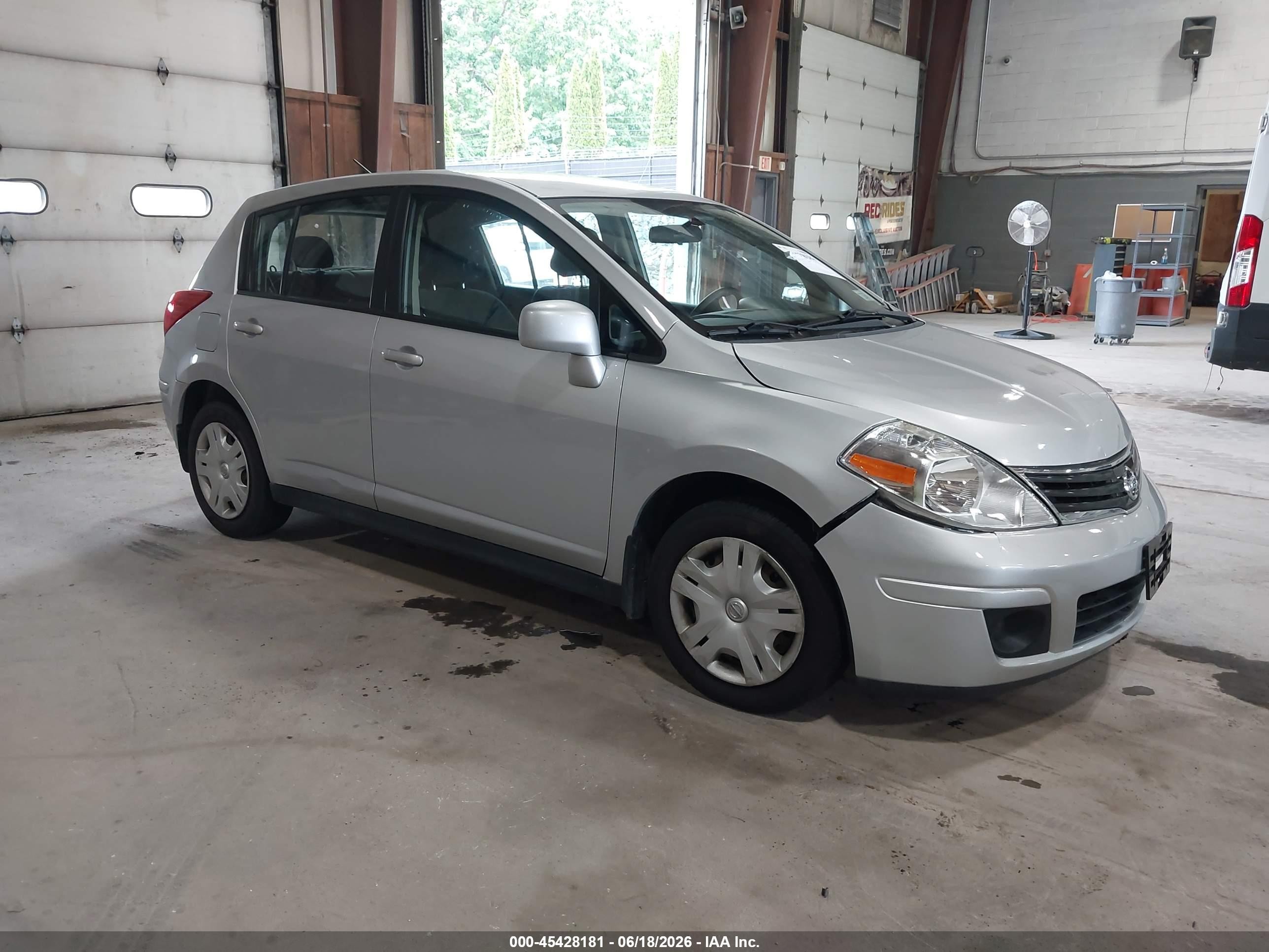 2010 Nissan Versa 1.8s Silver vin: 3N1BC1CP1AL444803