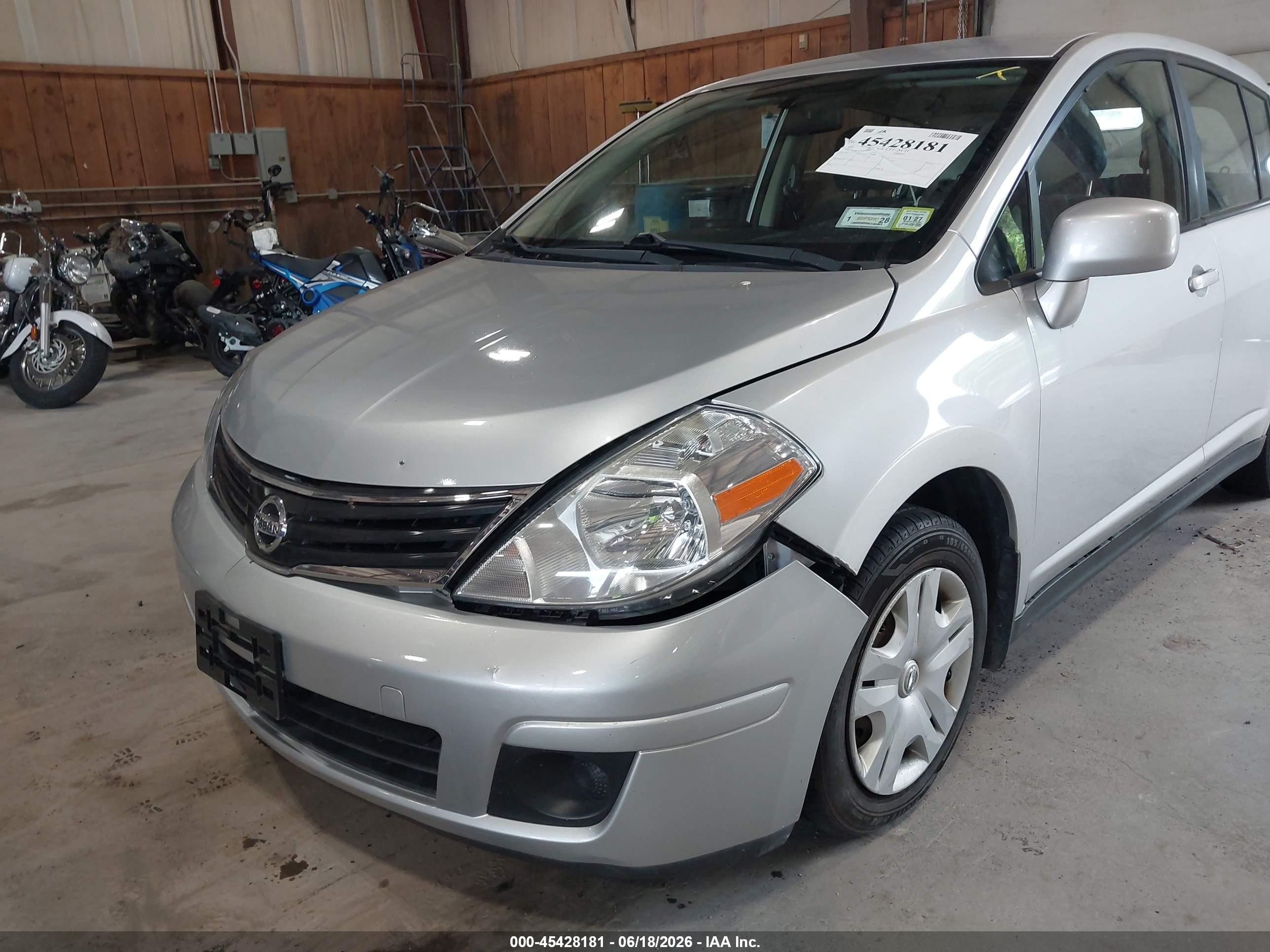 2010 Nissan Versa 1.8s Silver vin: 3N1BC1CP1AL444803