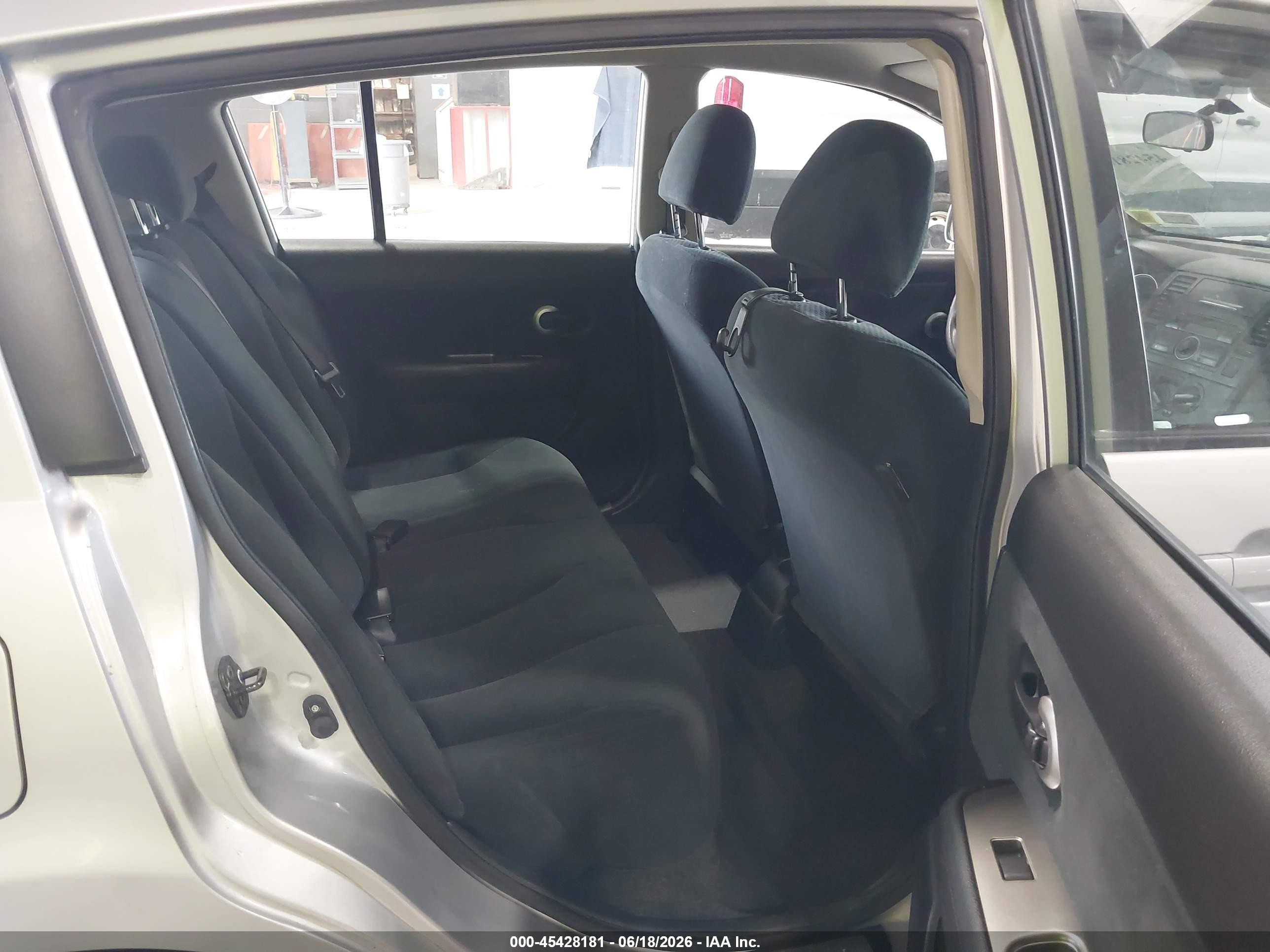 2010 Nissan Versa 1.8s Silver vin: 3N1BC1CP1AL444803