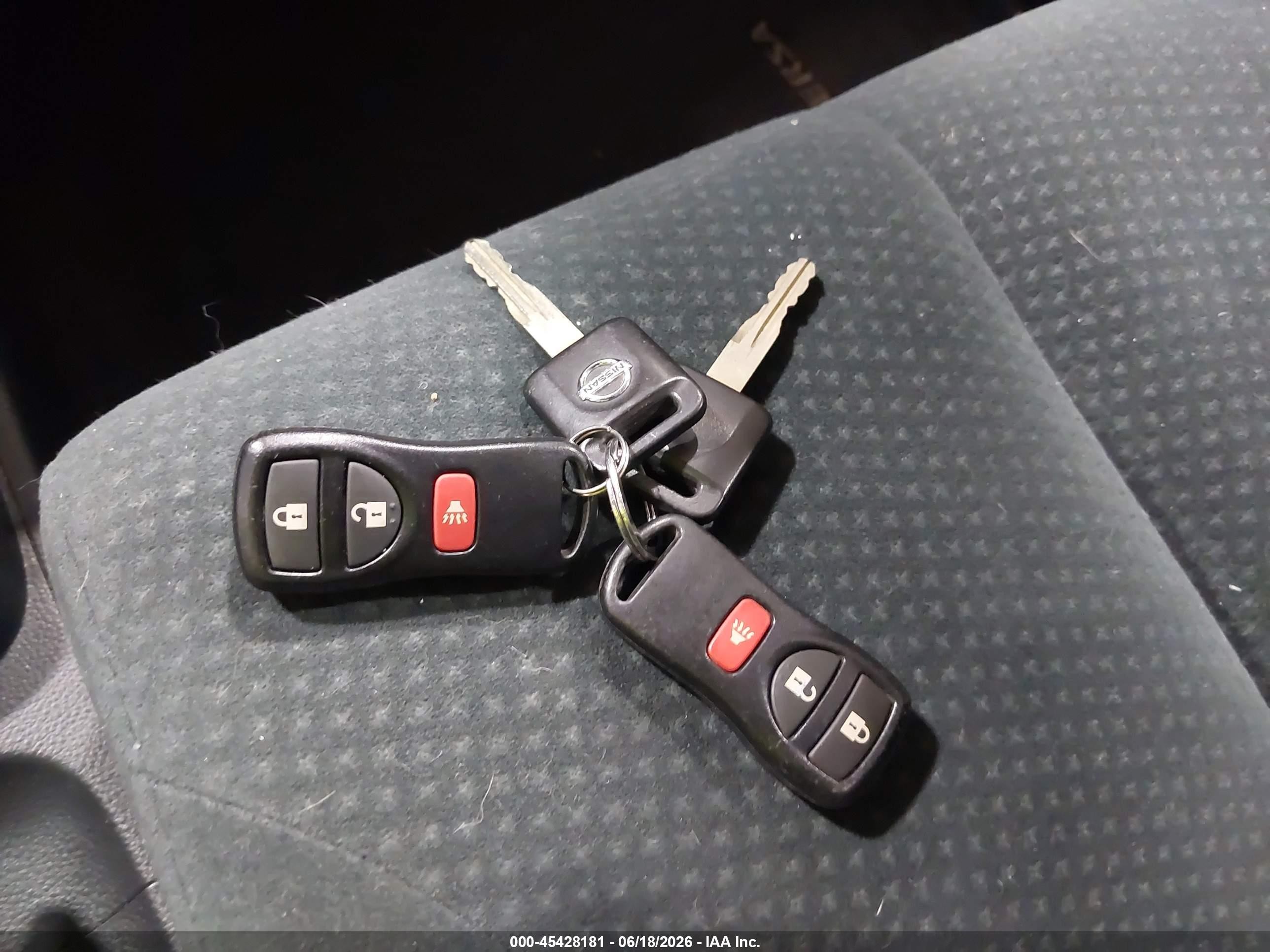 2010 Nissan Versa 1.8s Silver vin: 3N1BC1CP1AL444803