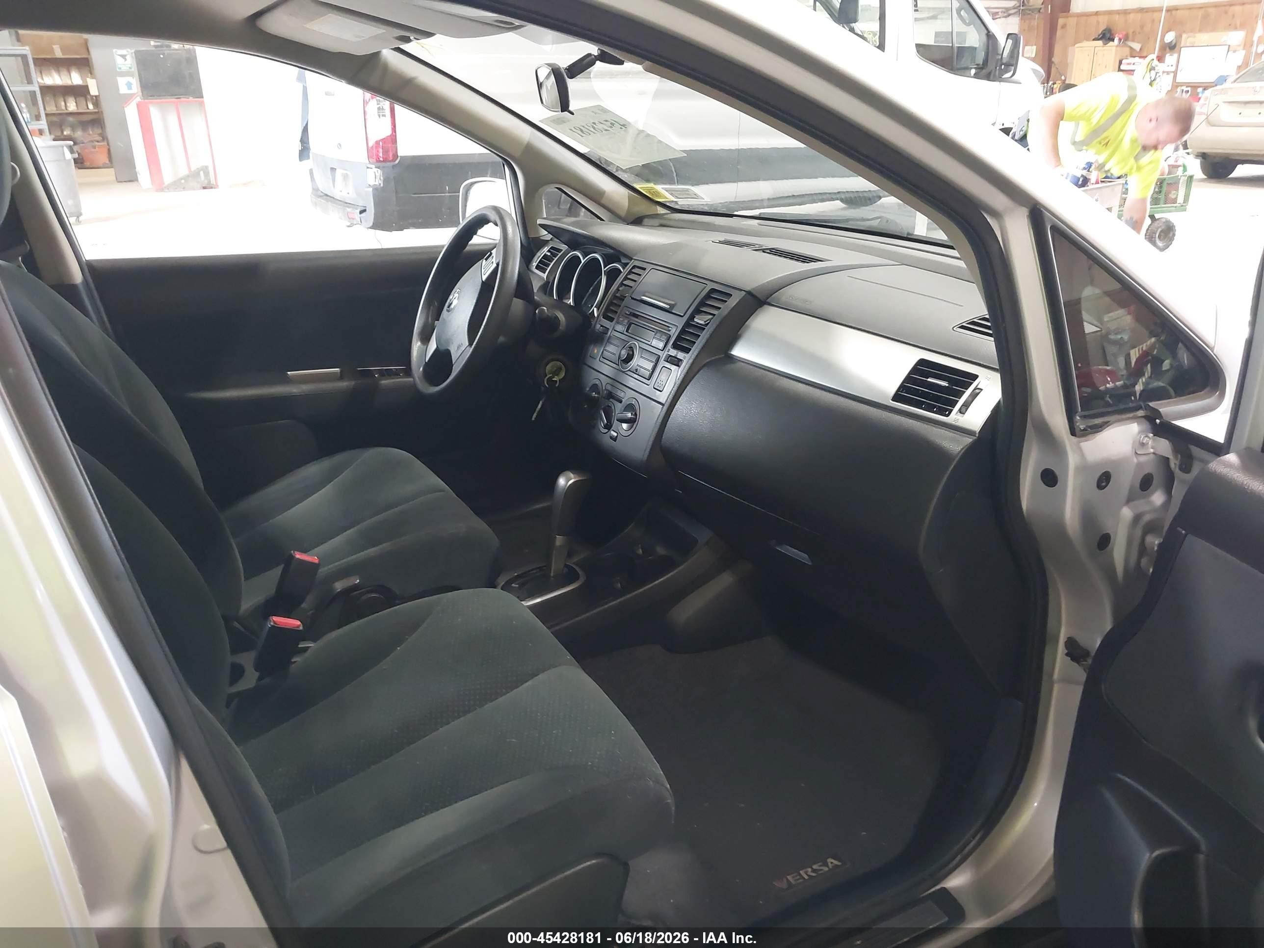2010 Nissan Versa 1.8s Silver vin: 3N1BC1CP1AL444803