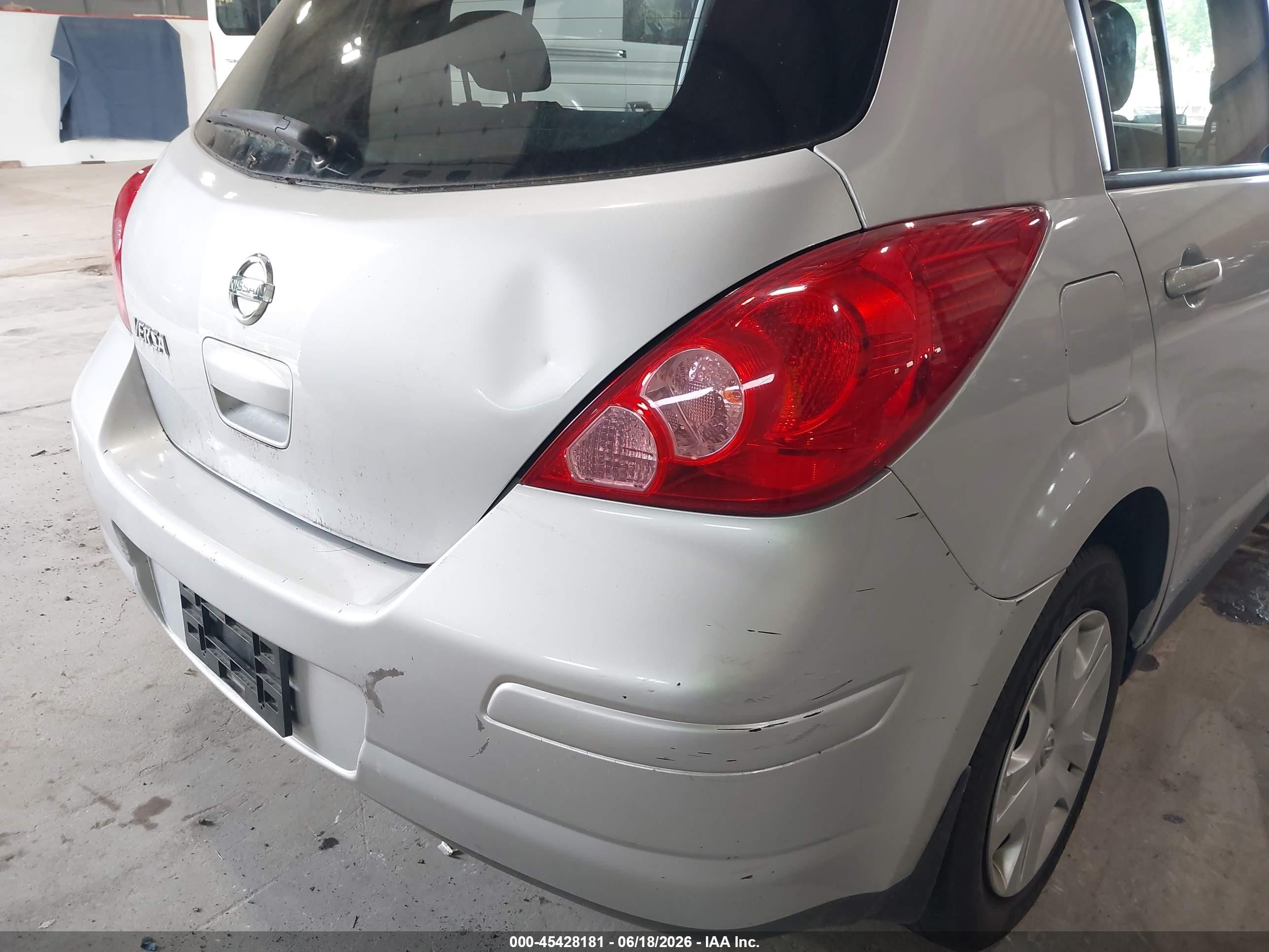 2010 Nissan Versa 1.8s Silver vin: 3N1BC1CP1AL444803
