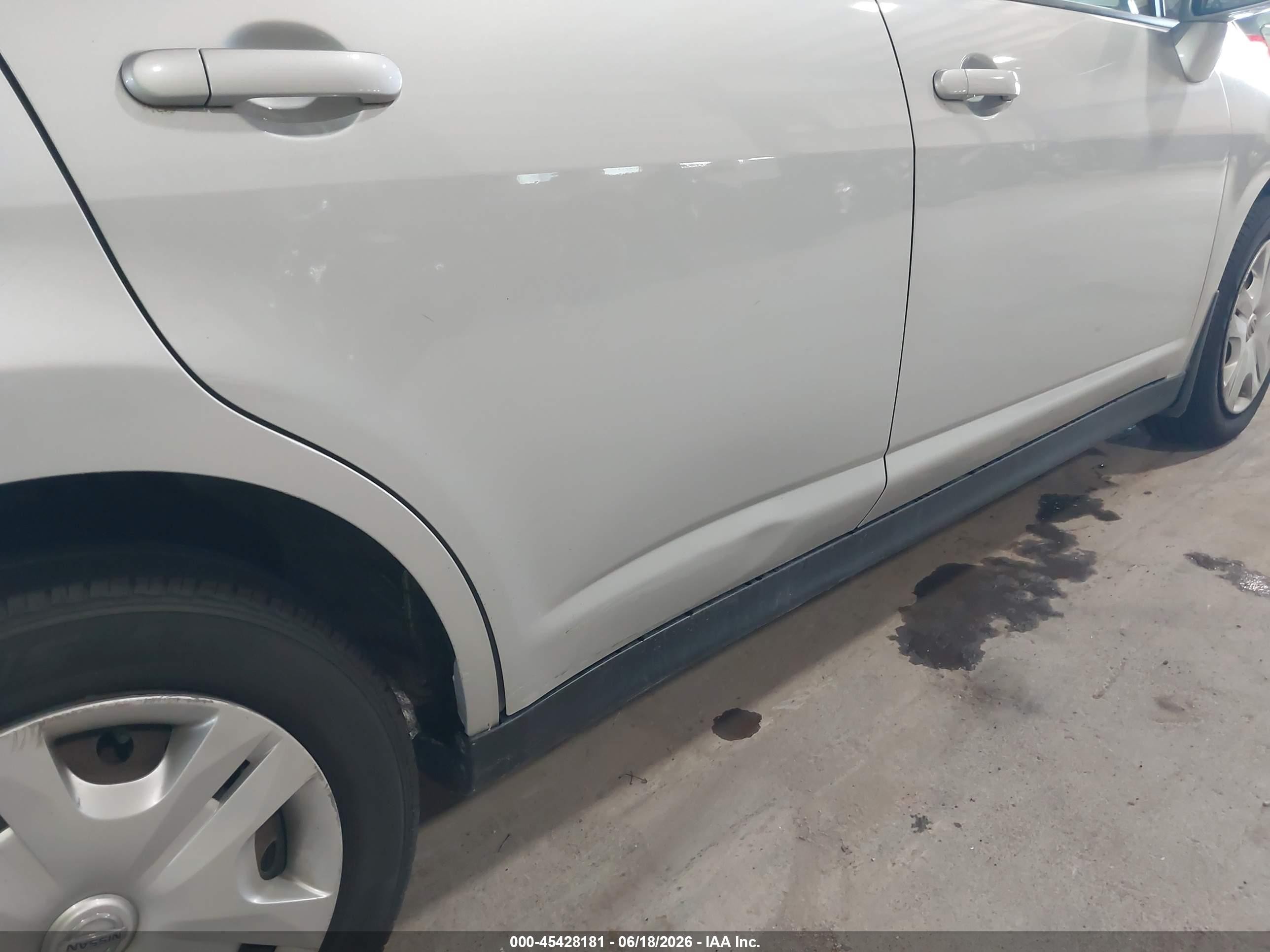 2010 Nissan Versa 1.8s Silver vin: 3N1BC1CP1AL444803