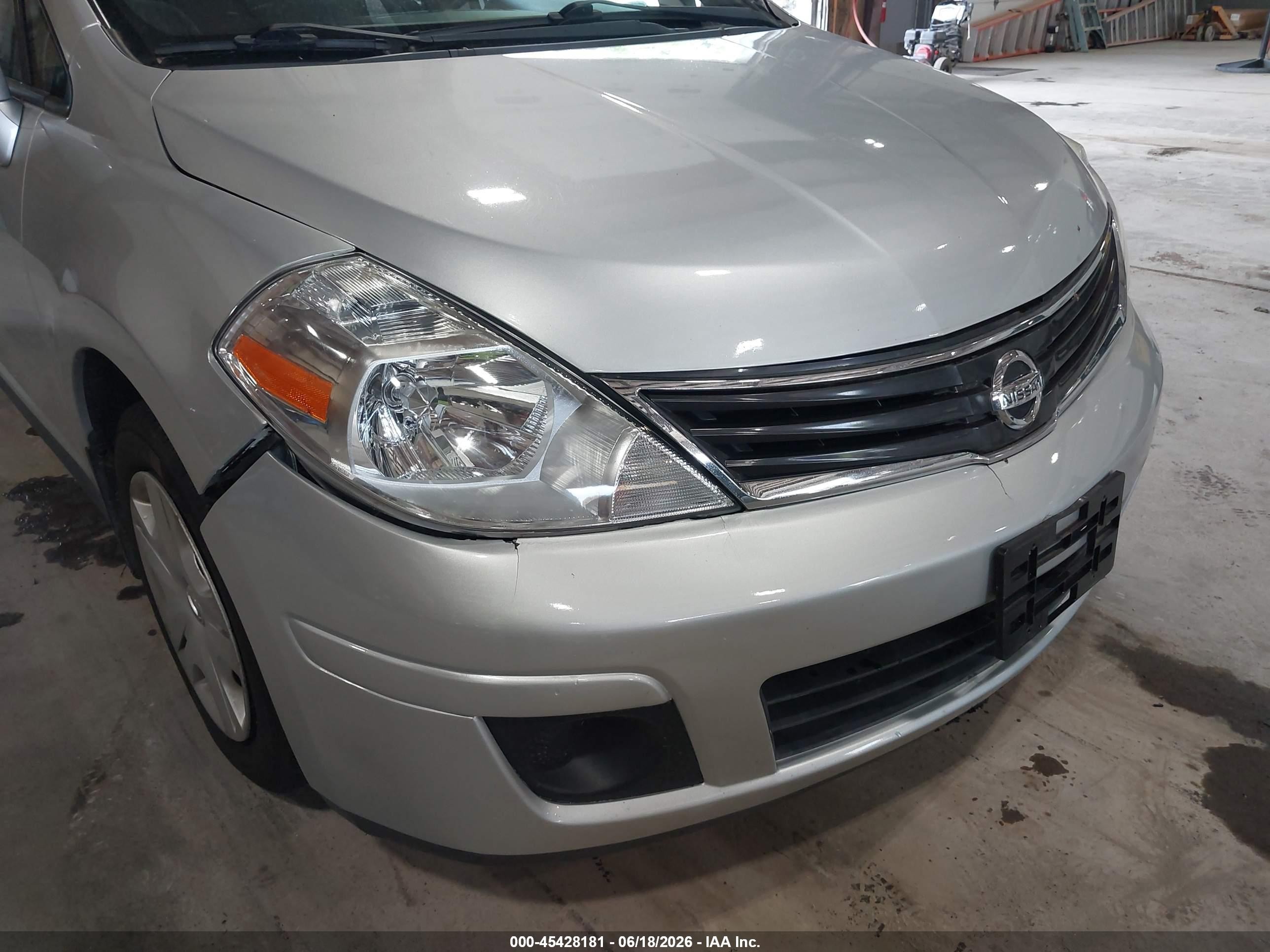 2010 Nissan Versa 1.8s Silver vin: 3N1BC1CP1AL444803