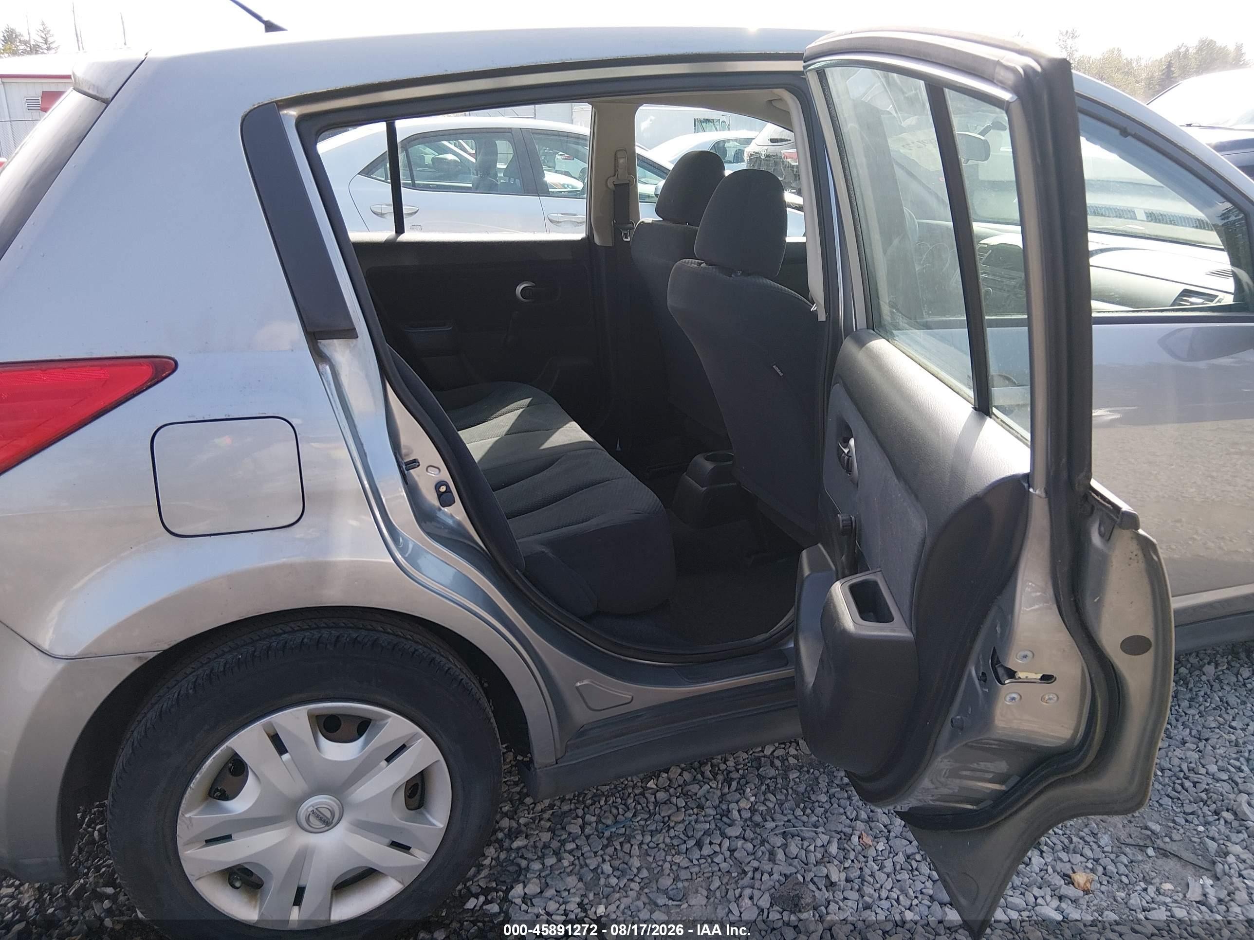 2011 Nissan Versa 1.8s Silver vin: 3N1BC1CP1BL407140