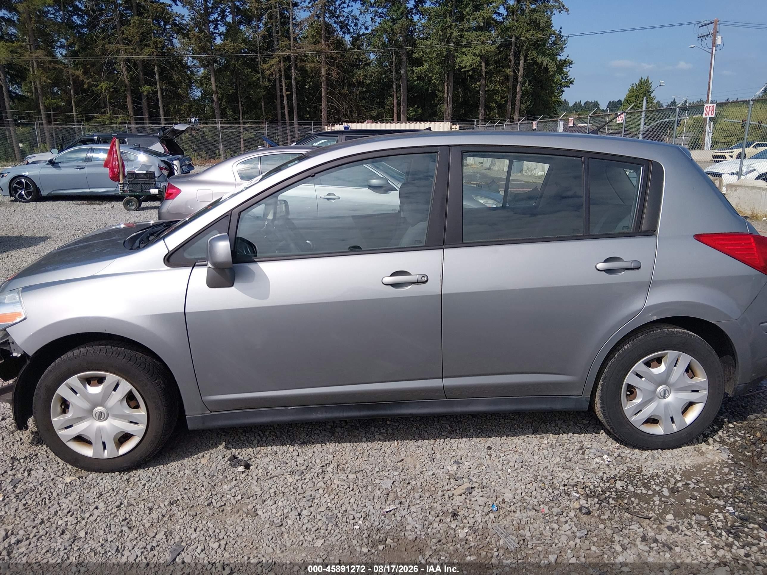 2011 Nissan Versa 1.8s Silver vin: 3N1BC1CP1BL407140