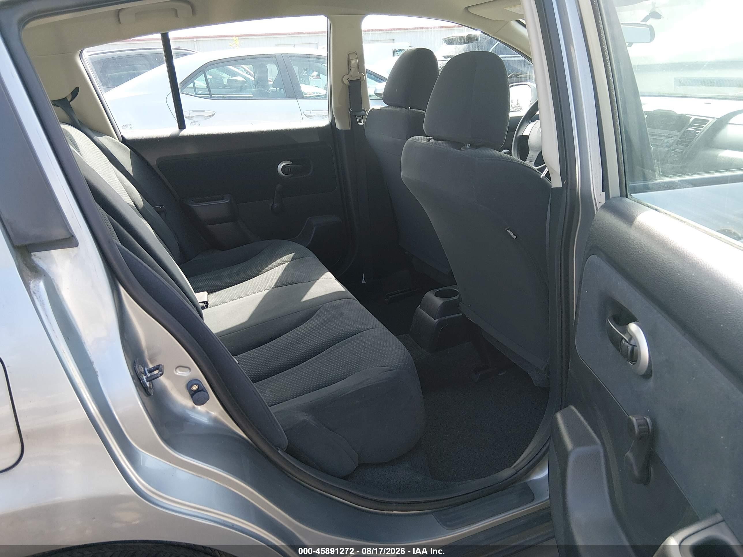 2011 Nissan Versa 1.8s Silver vin: 3N1BC1CP1BL407140