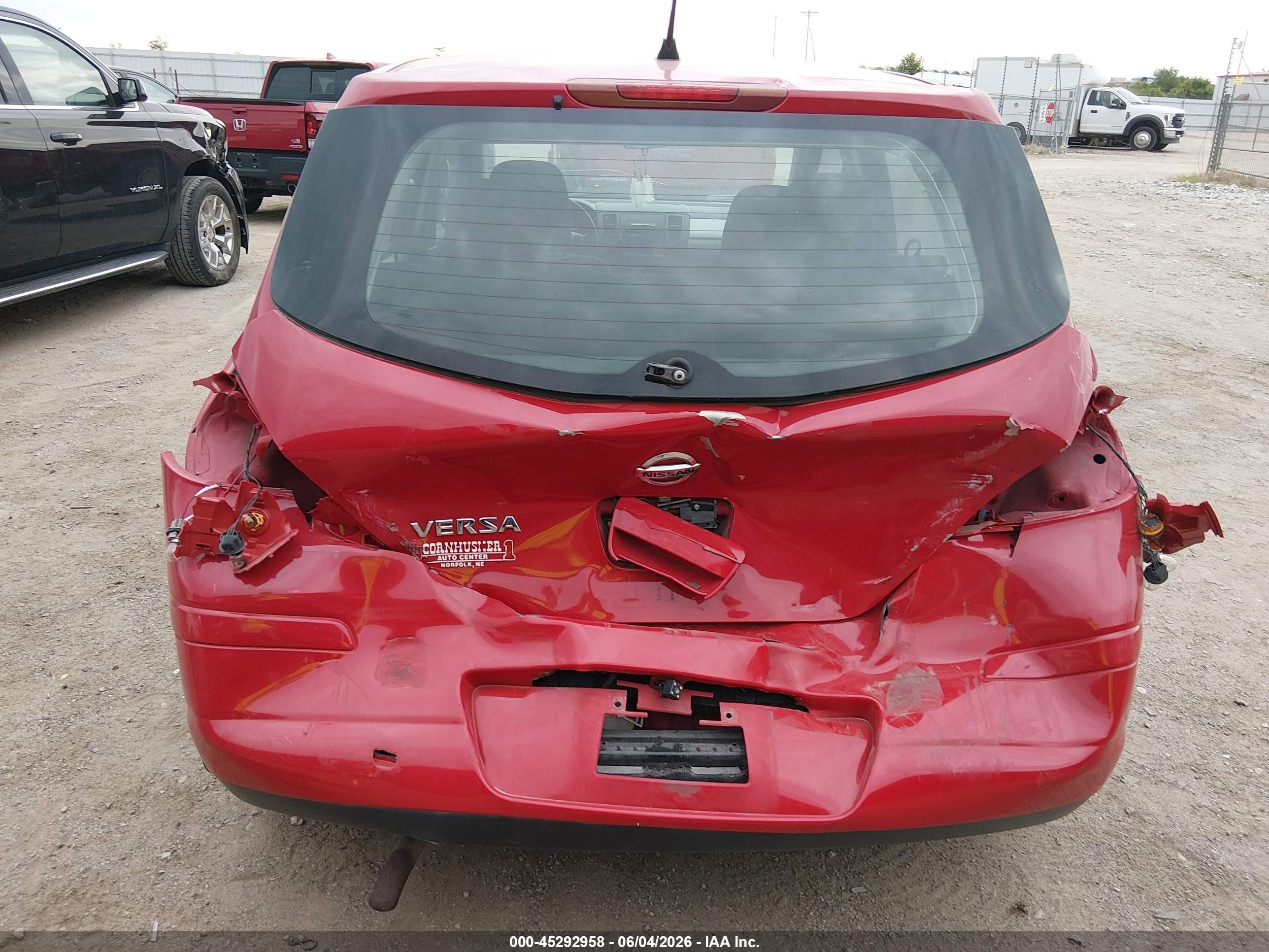 2011 Nissan Versa 1.8s Red vin: 3N1BC1CP1BL437044
