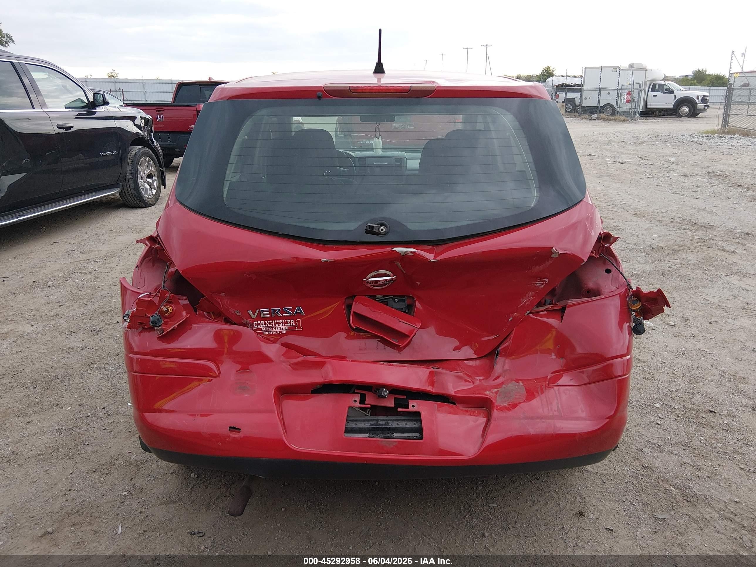 2011 Nissan Versa 1.8s Red vin: 3N1BC1CP1BL437044