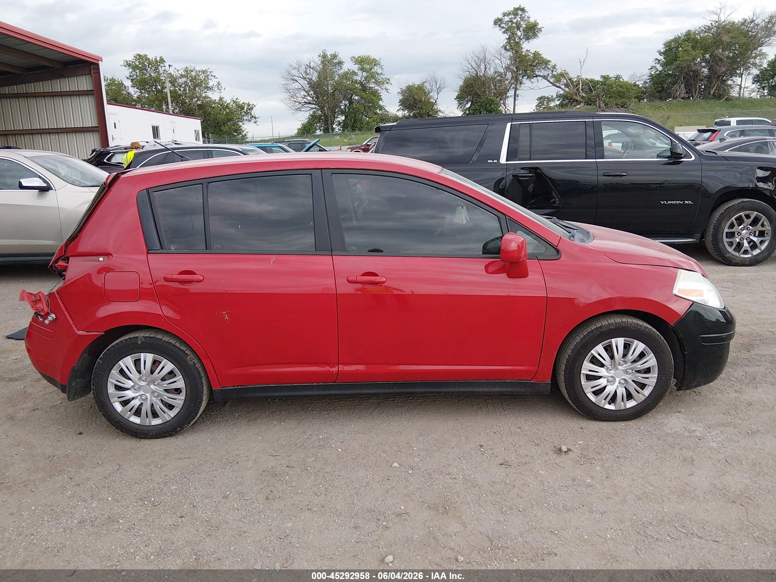 2011 Nissan Versa 1.8s Red vin: 3N1BC1CP1BL437044
