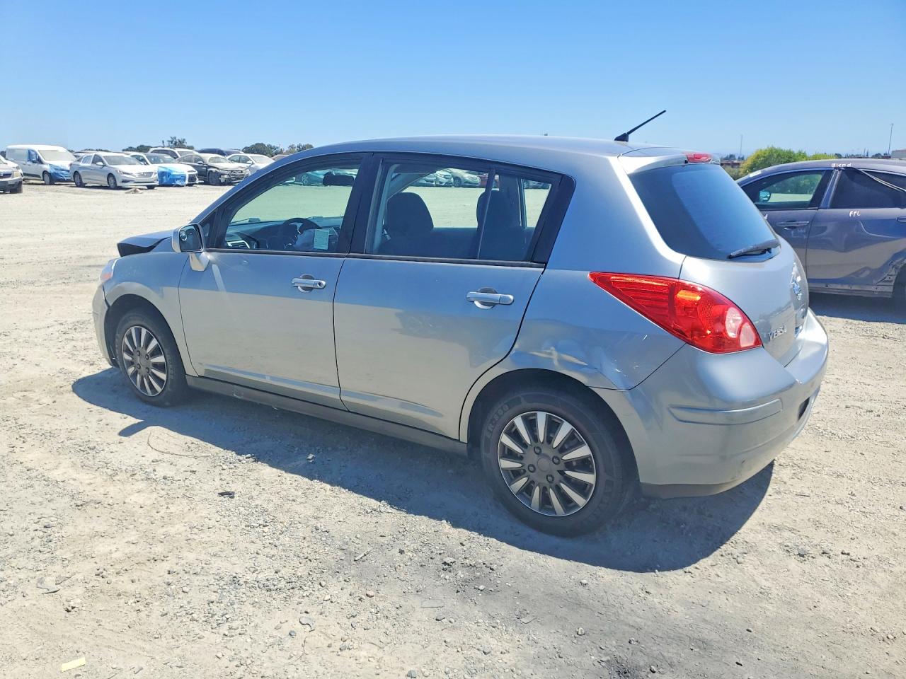 2011 Nissan Versa 1.8 S Silver vin: 3N1BC1CP1BL469167