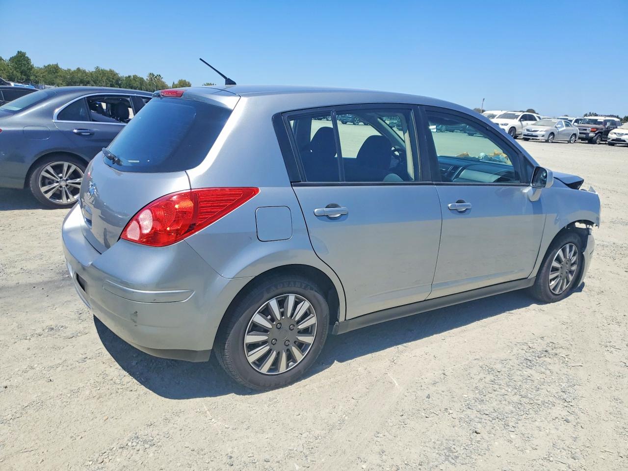 2011 Nissan Versa 1.8 S Silver vin: 3N1BC1CP1BL469167
