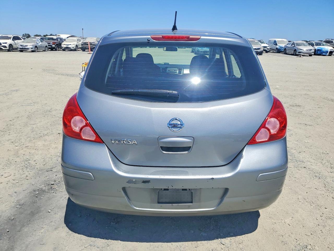 2011 Nissan Versa 1.8 S Silver vin: 3N1BC1CP1BL469167