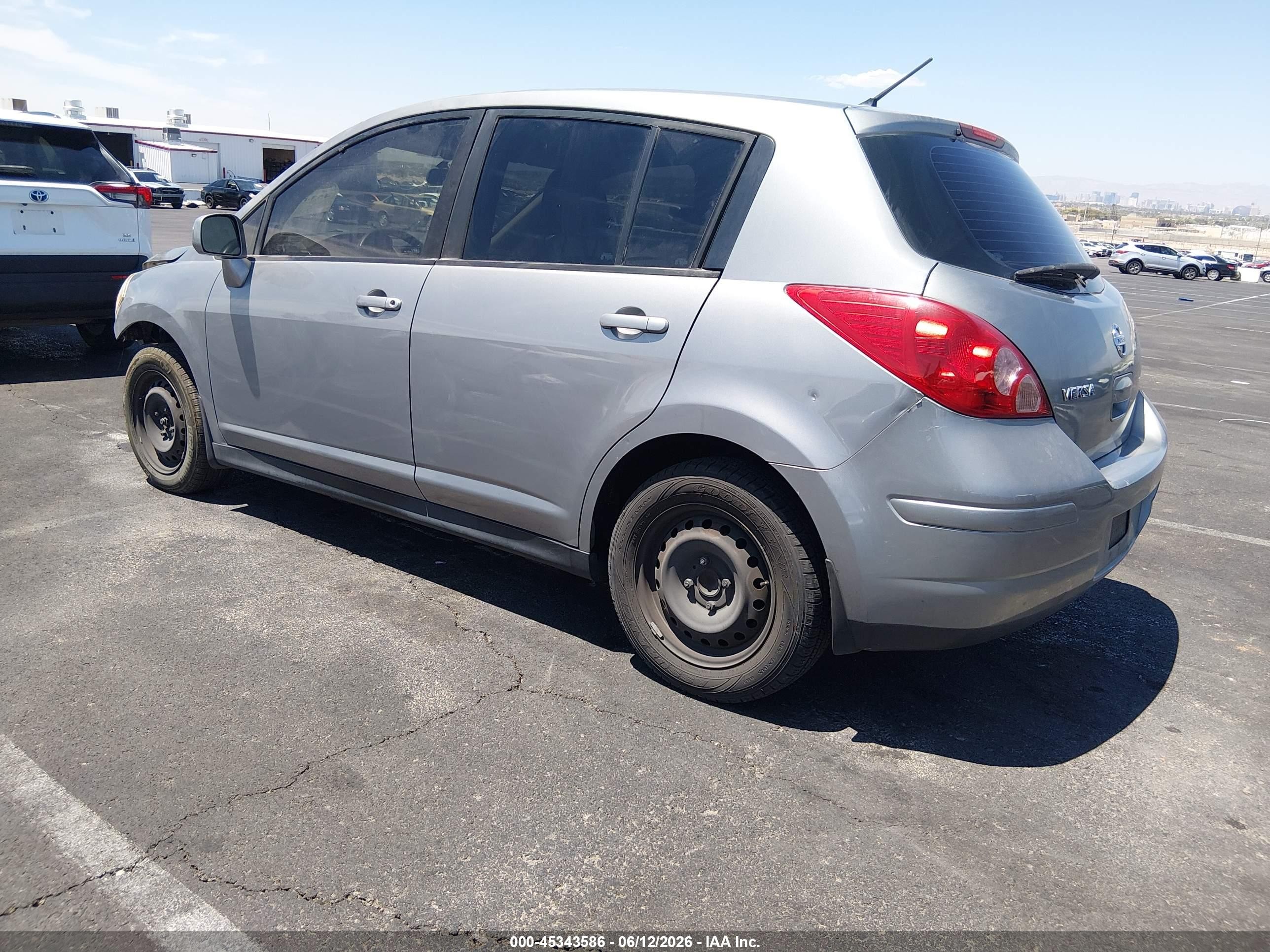 2011 Nissan Versa 1.8s Silver vin: 3N1BC1CP1BL480542