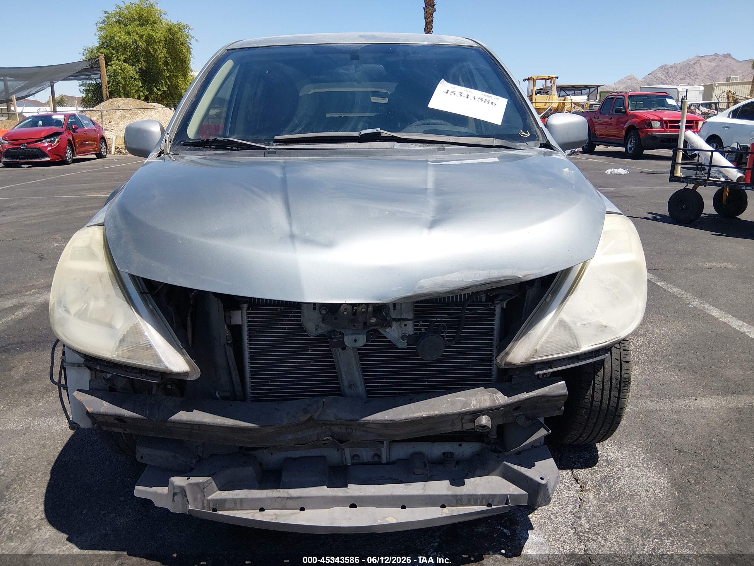 2011 Nissan Versa 1.8s Silver vin: 3N1BC1CP1BL480542