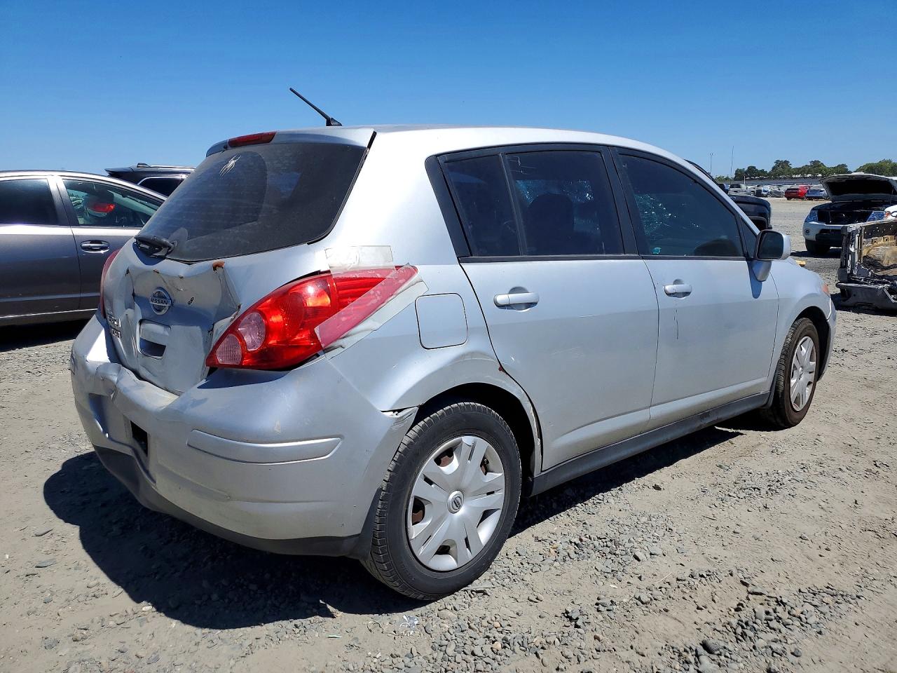 2011 Nissan Versa 1.8 S Silver vin: 3N1BC1CP1BL496756