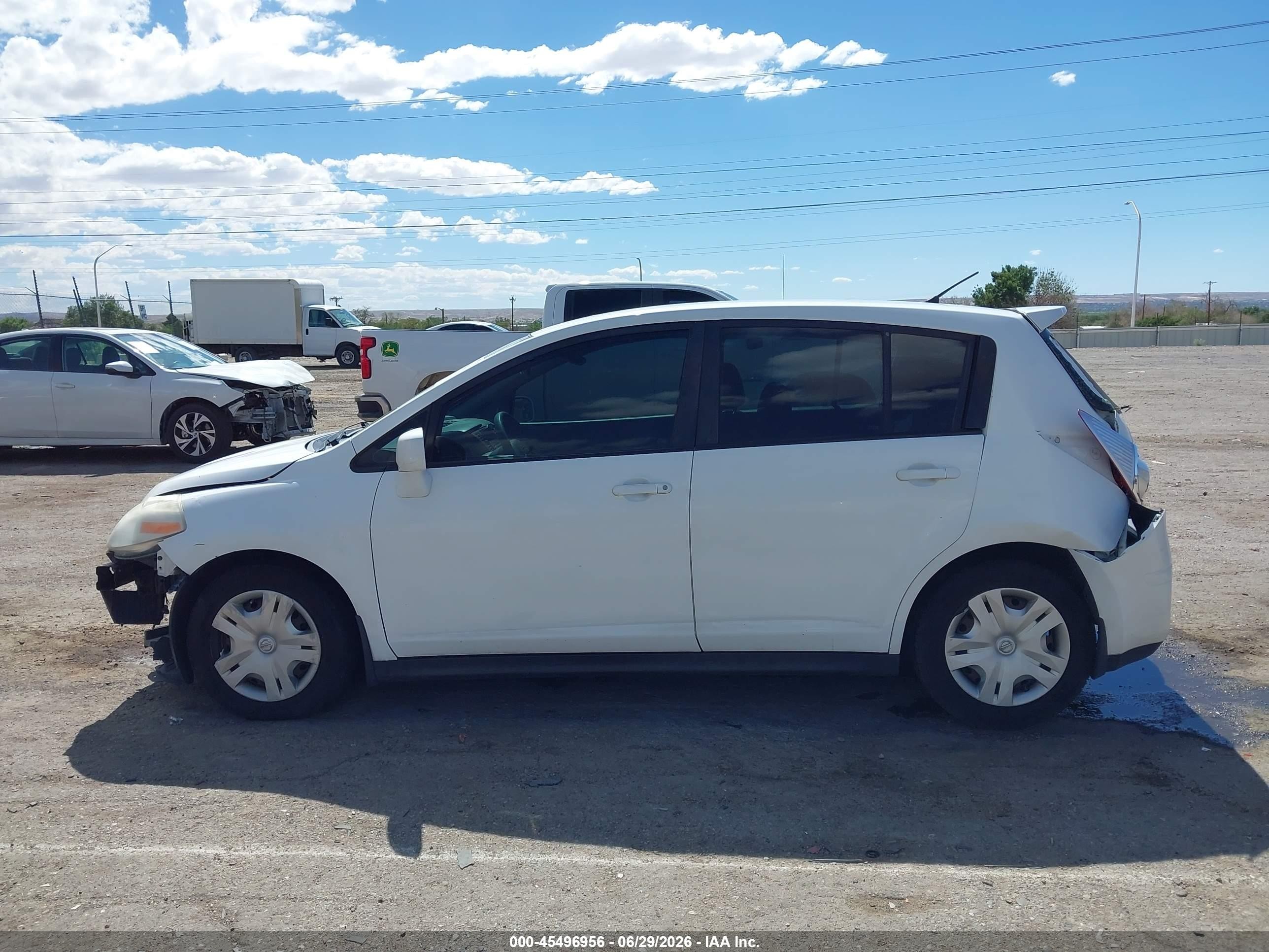 2012 Nissan Versa 1.8 S White vin: 3N1BC1CP1CK257361
