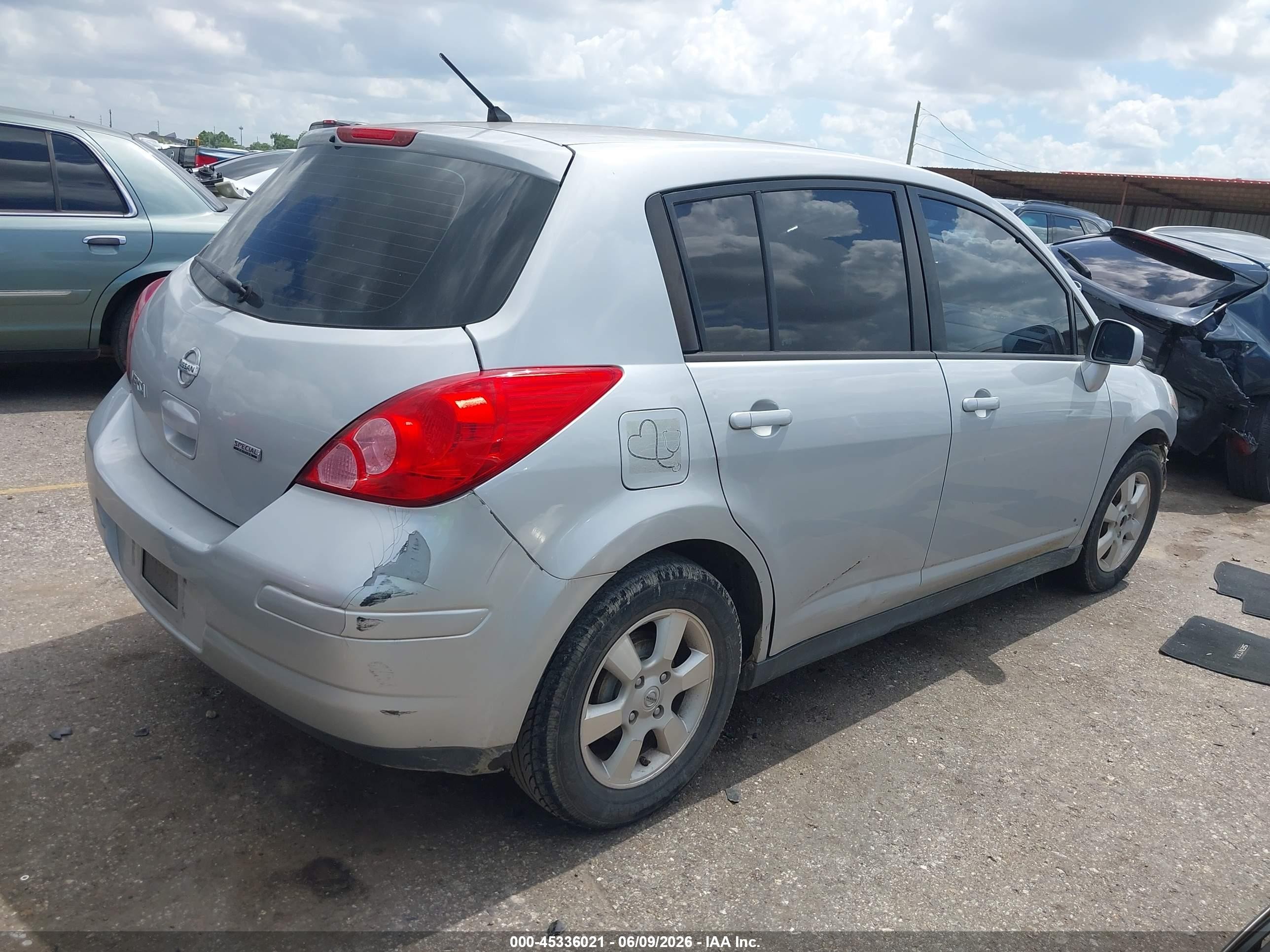 2012 Nissan Versa 1.8 S Silver vin: 3N1BC1CP1CK290375