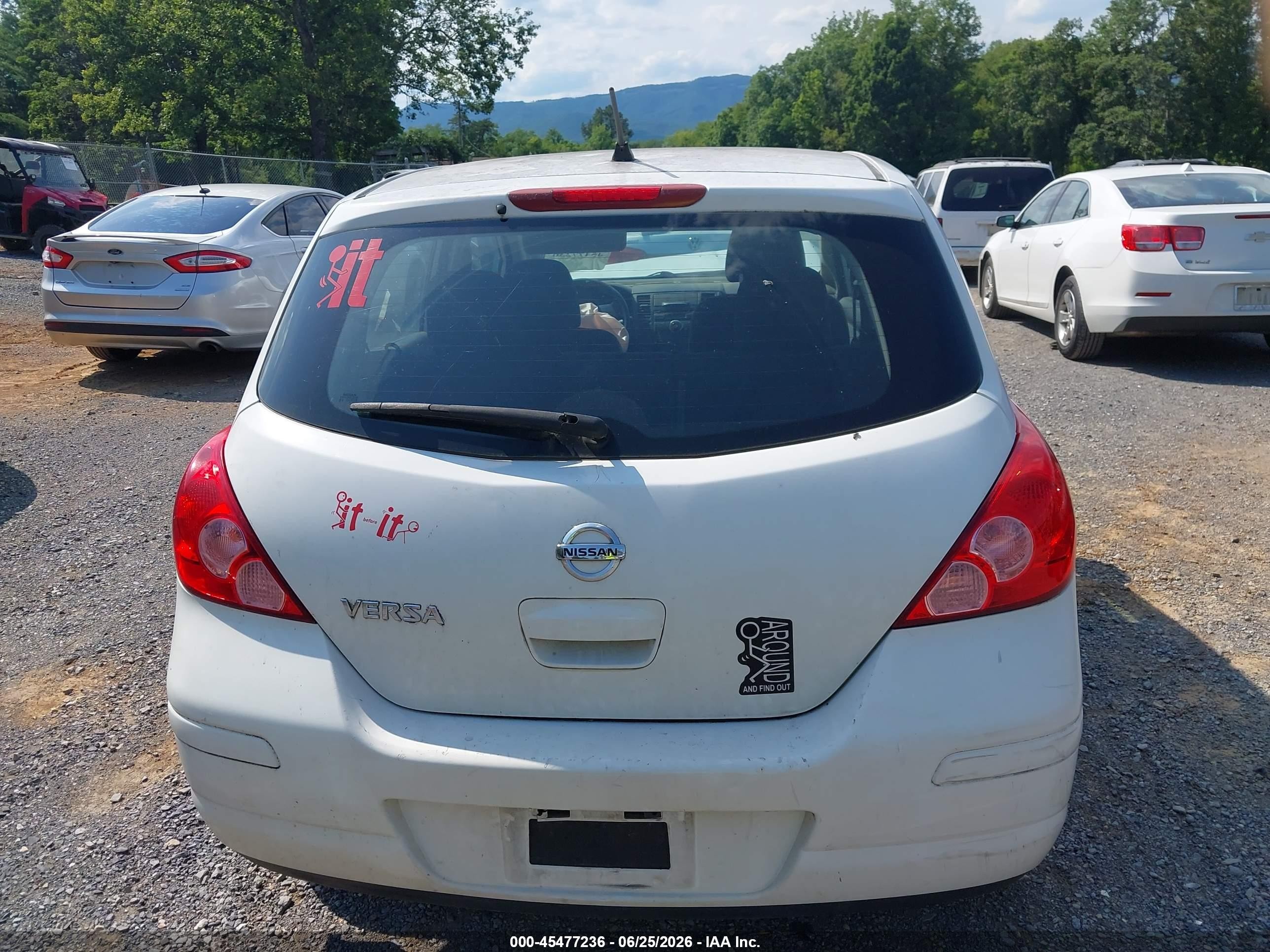 2012 Nissan Versa 1.8 S Белый vin: 3N1BC1CP1CK299173
