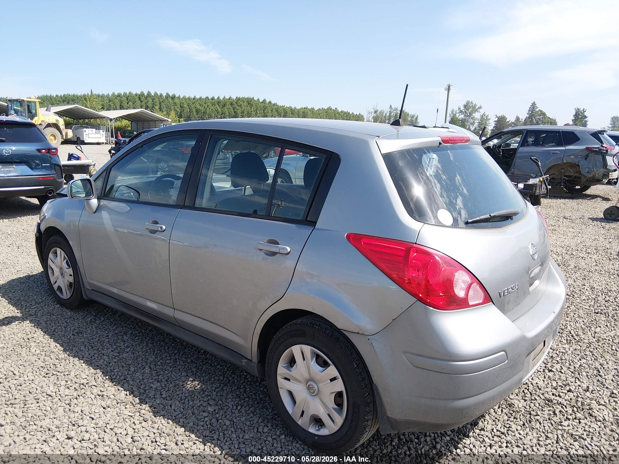 2010 Nissan Versa 1.8s Silver vin: 3N1BC1CP2AL396079