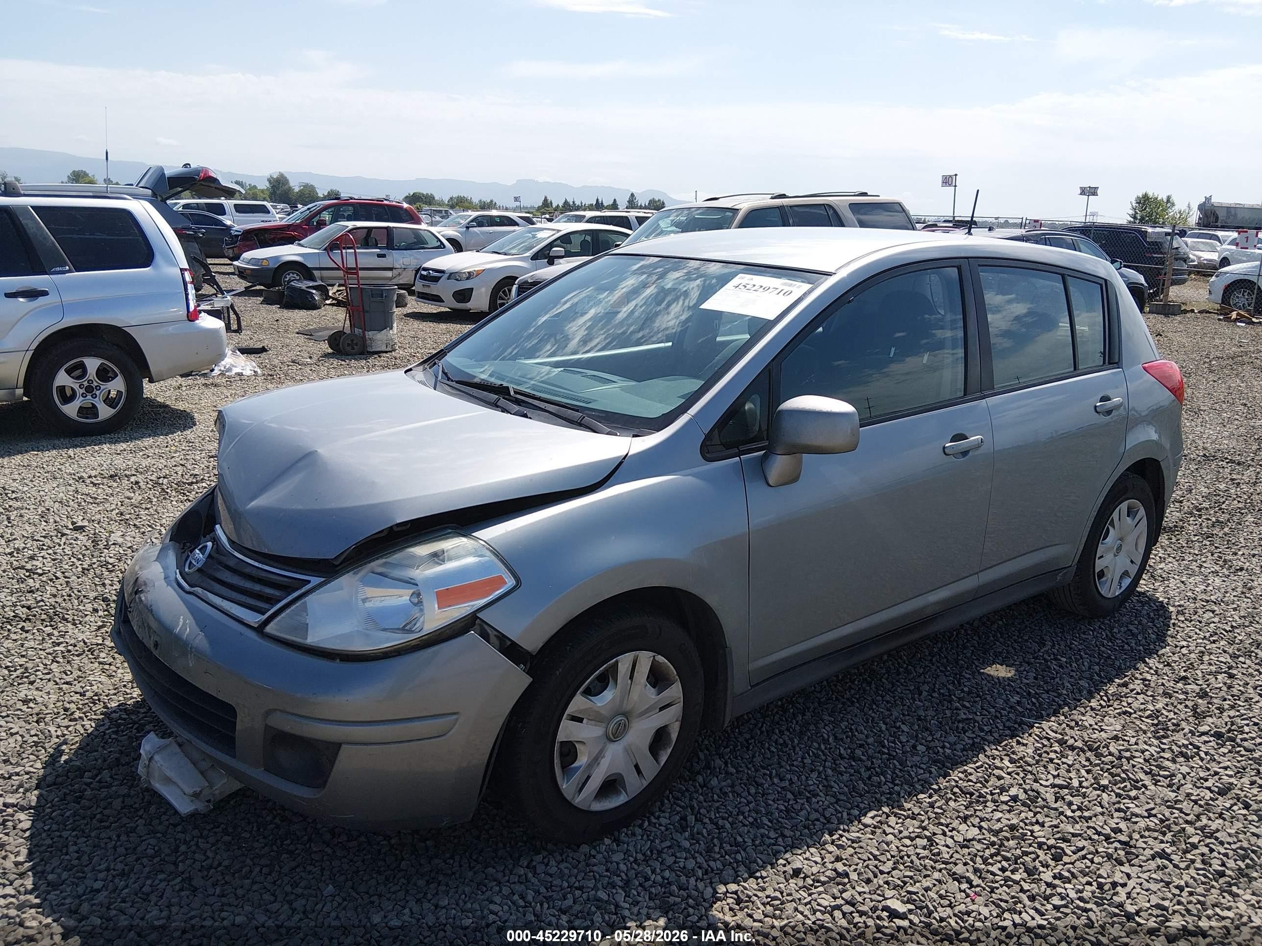 2010 Nissan Versa 1.8s Silver vin: 3N1BC1CP2AL396079