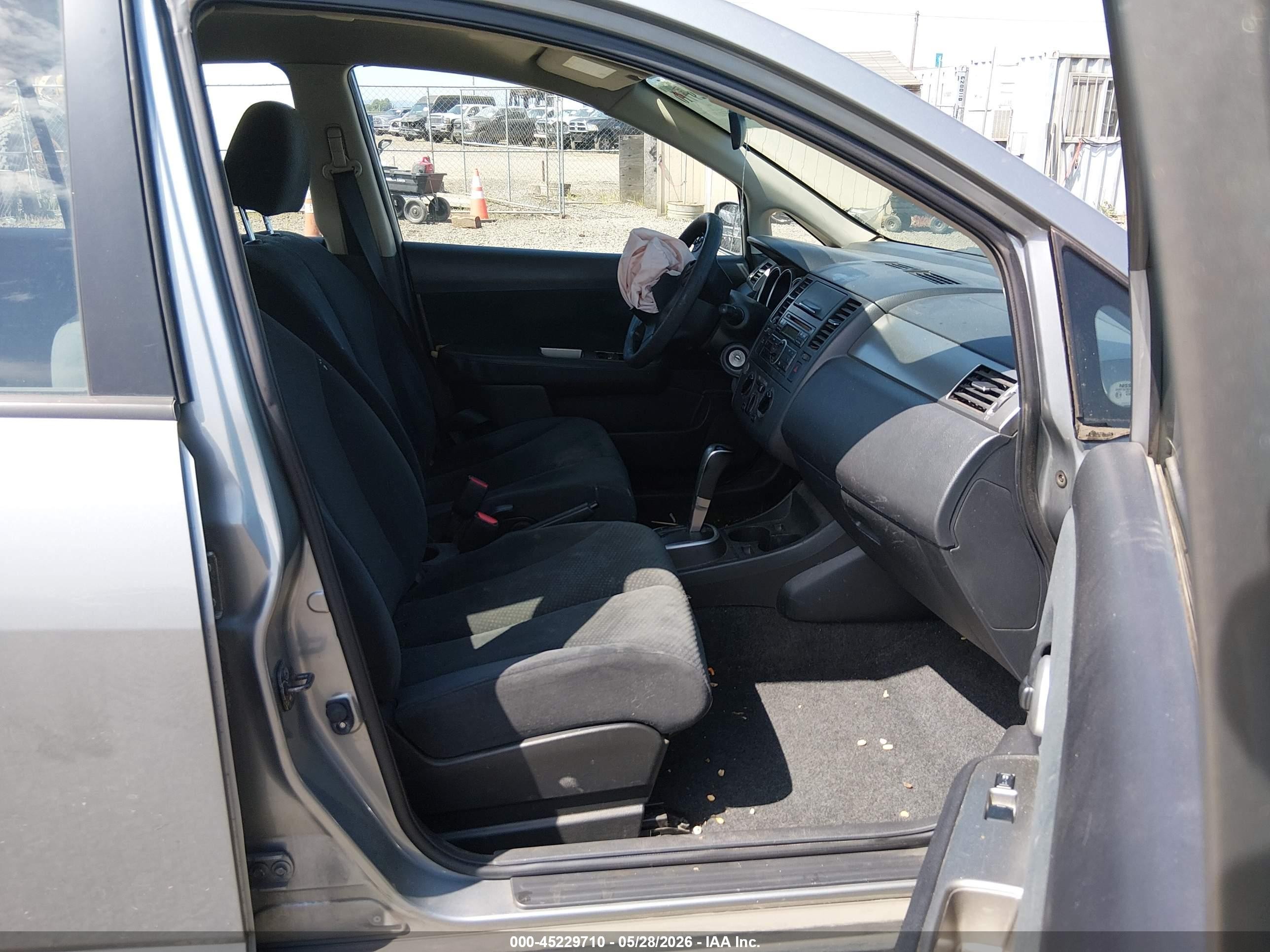 2010 Nissan Versa 1.8s Silver vin: 3N1BC1CP2AL396079