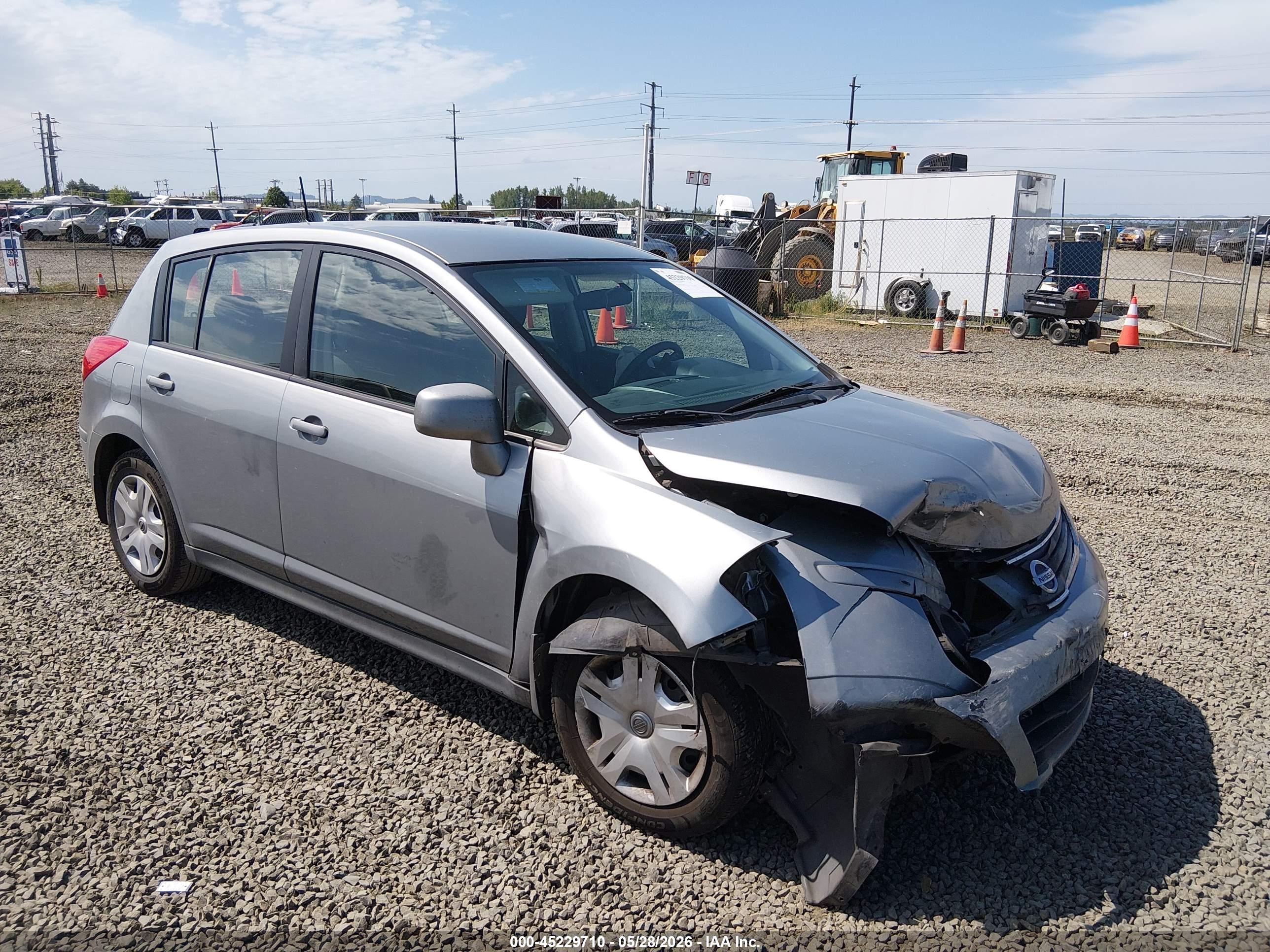 2010 Nissan Versa 1.8s Silver vin: 3N1BC1CP2AL396079