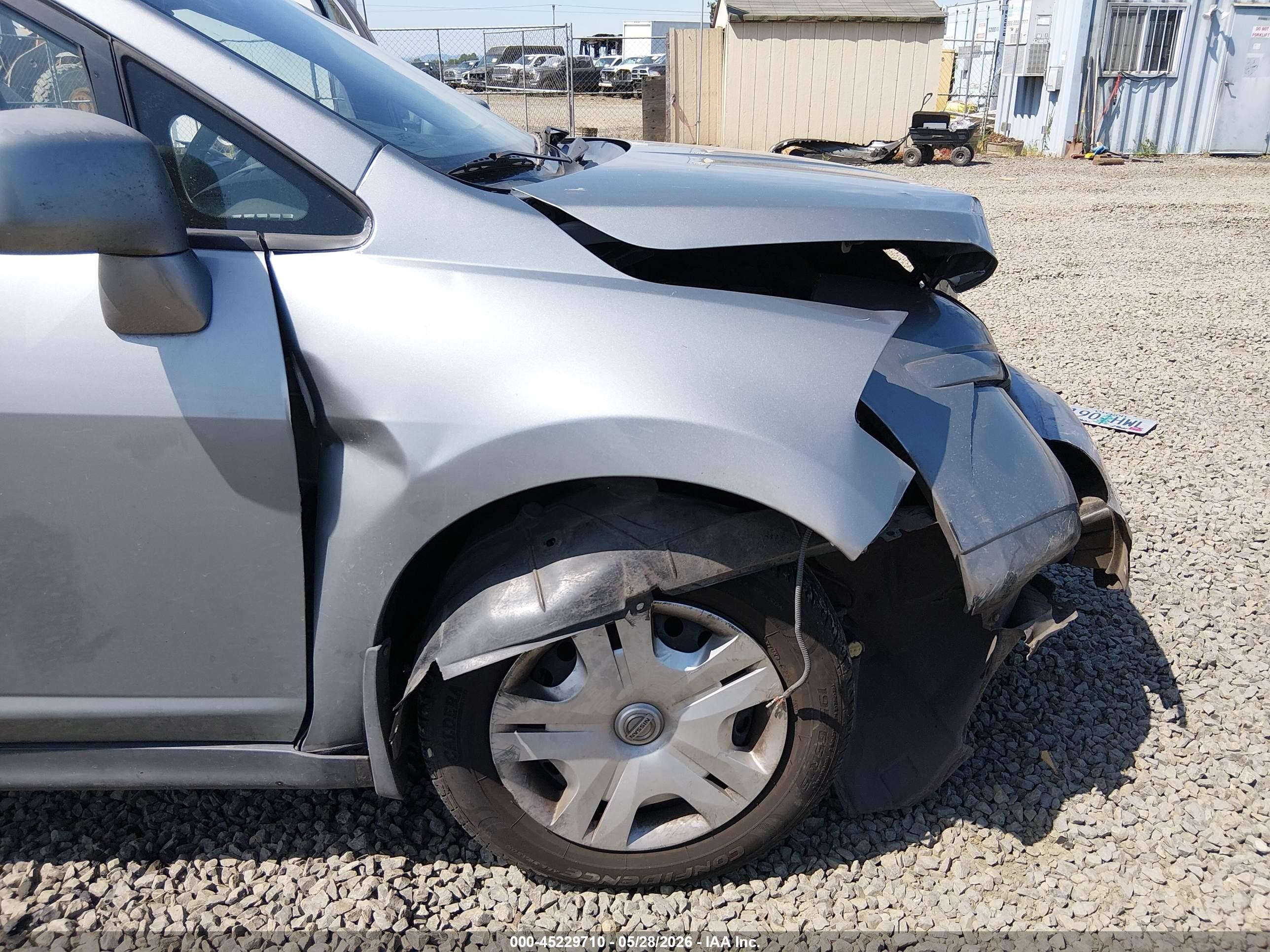 2010 Nissan Versa 1.8s Silver vin: 3N1BC1CP2AL396079