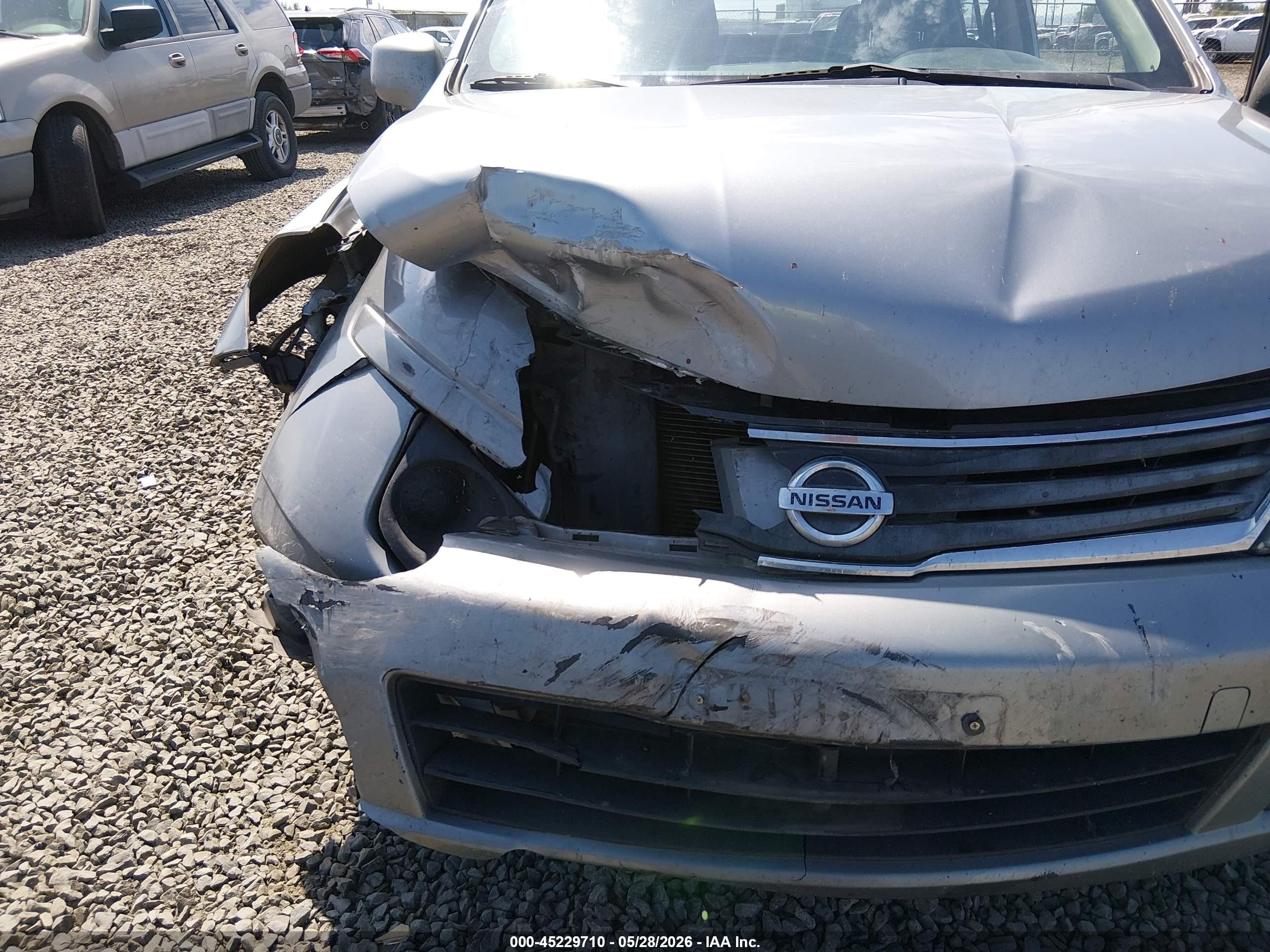2010 Nissan Versa 1.8s Silver vin: 3N1BC1CP2AL396079