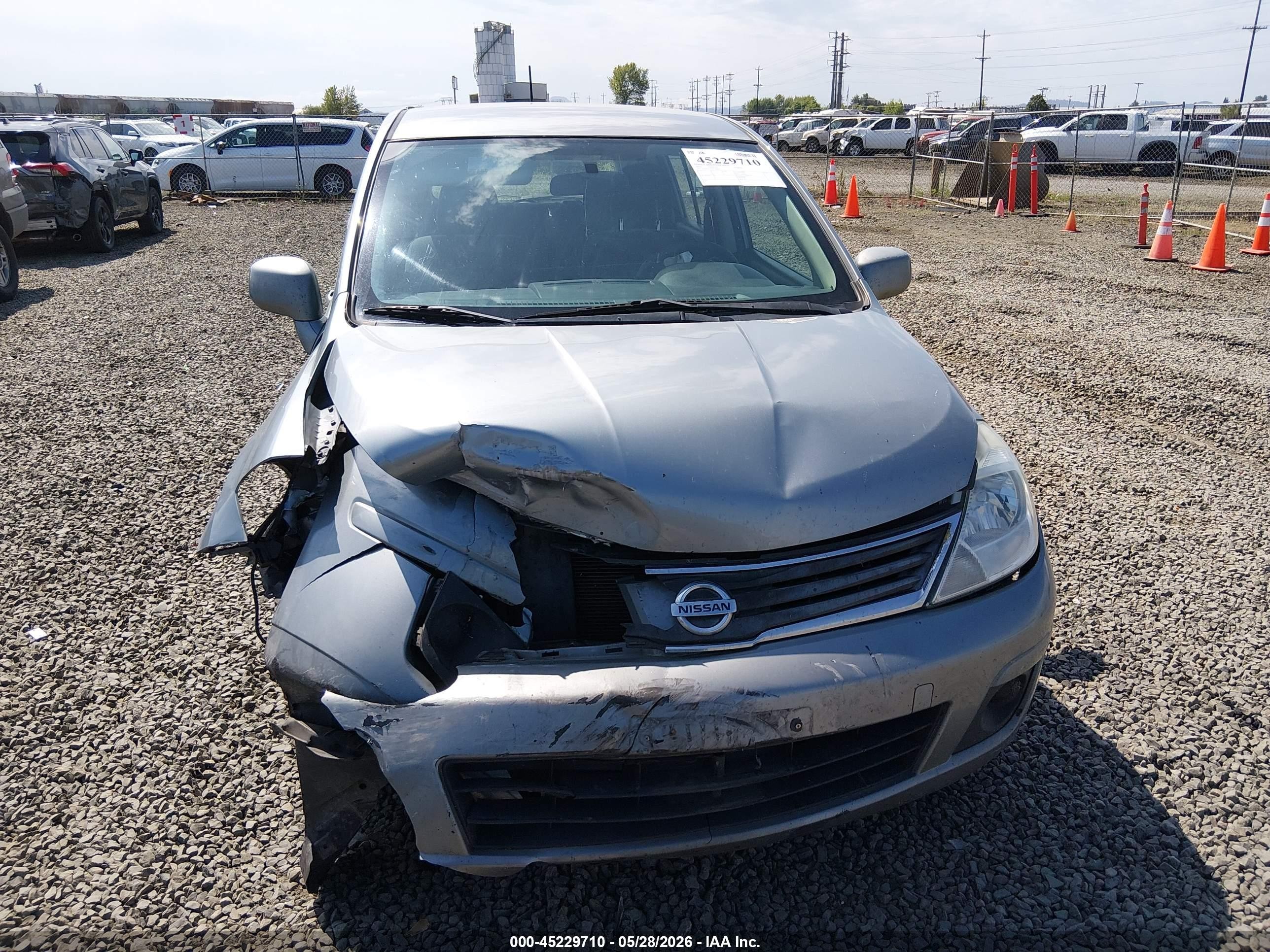 2010 Nissan Versa 1.8s Silver vin: 3N1BC1CP2AL396079