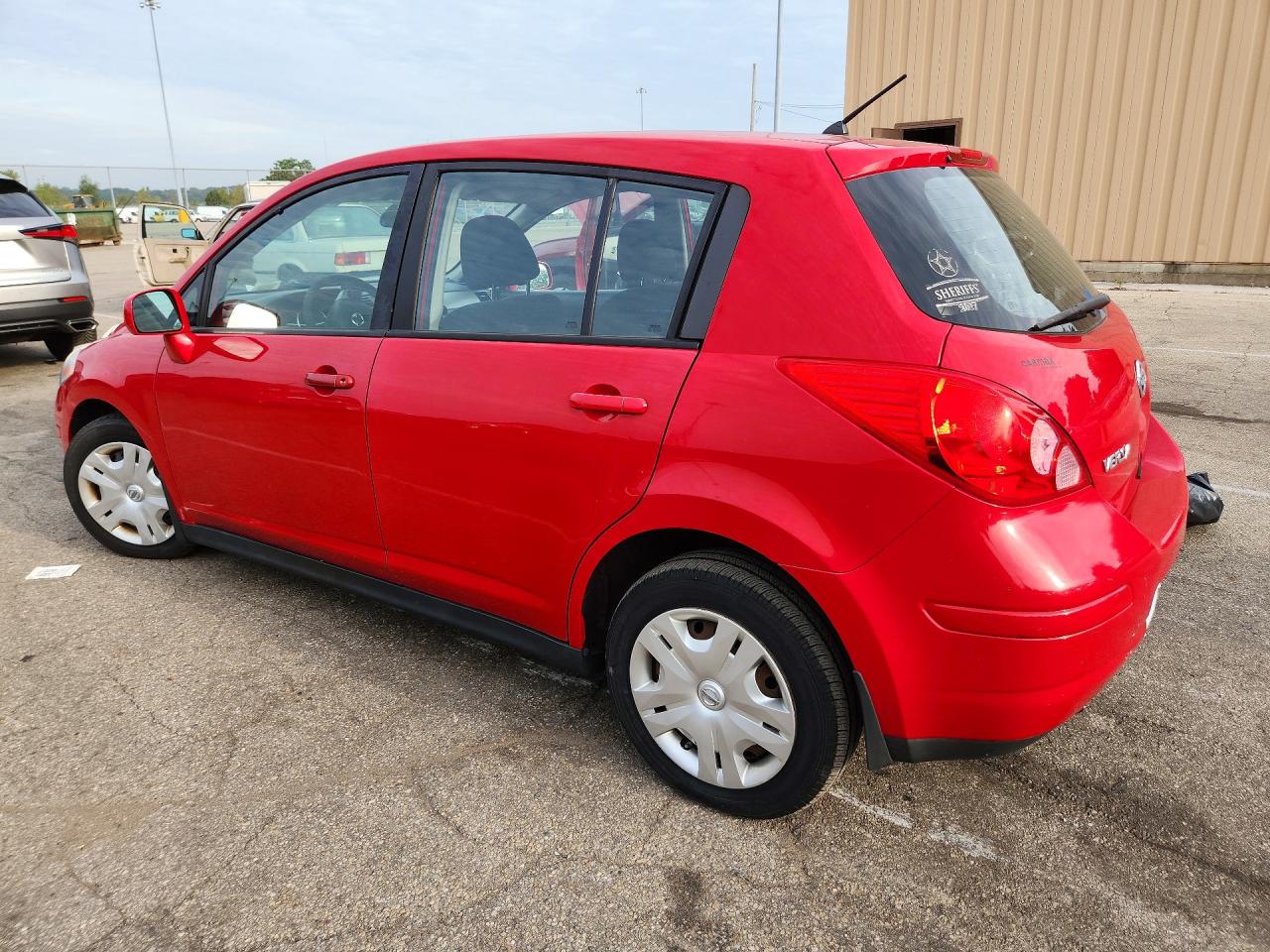 2010 Nissan Versa 1.8 S Red vin: 3N1BC1CP2AL426133
