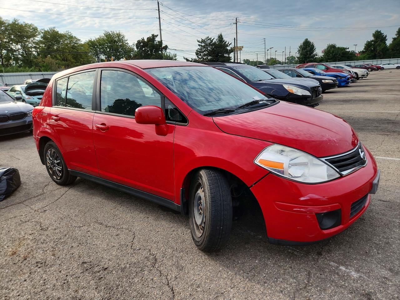 2010 Nissan Versa 1.8 S Red vin: 3N1BC1CP2AL426133