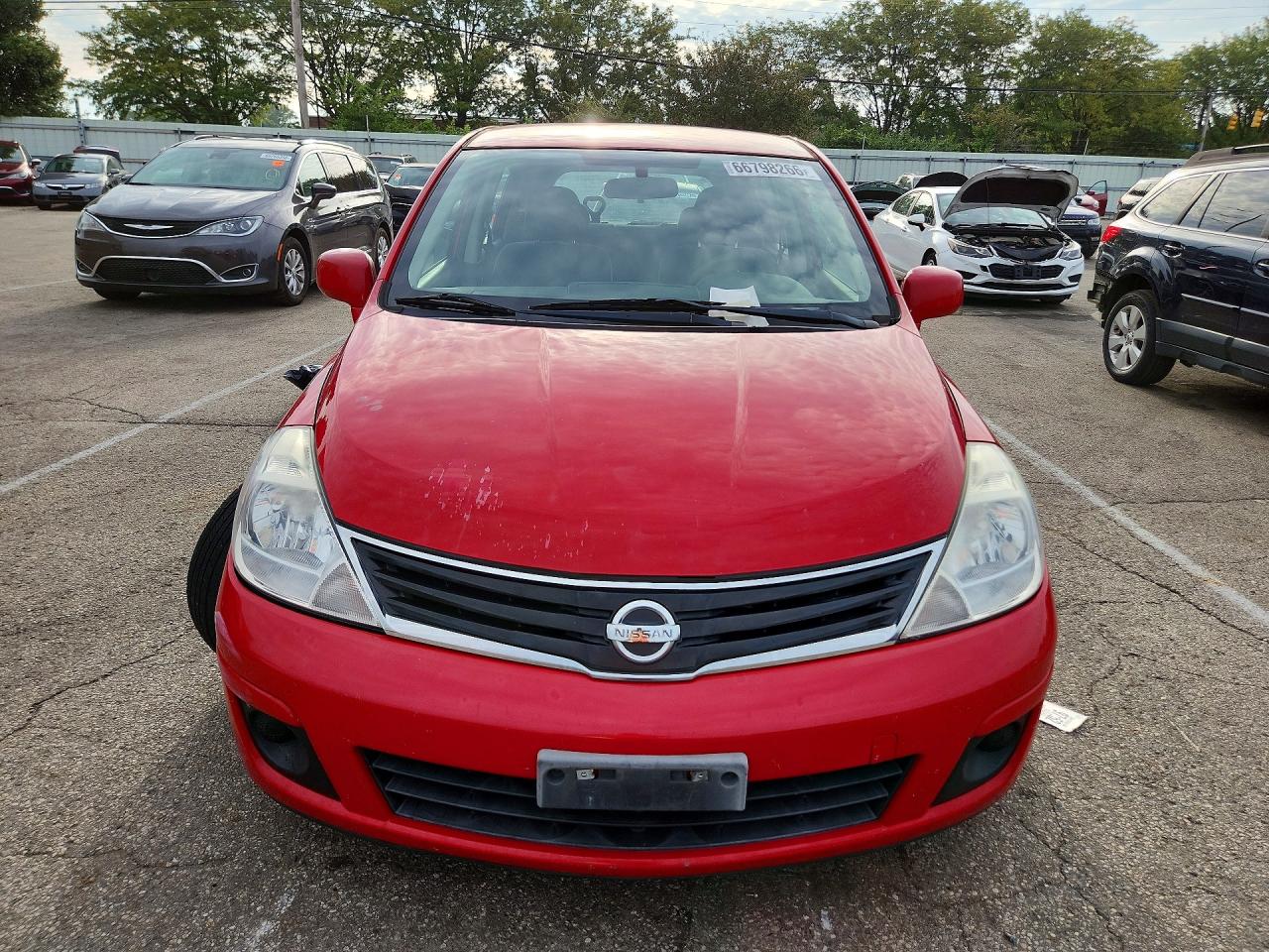2010 Nissan Versa 1.8 S Red vin: 3N1BC1CP2AL426133
