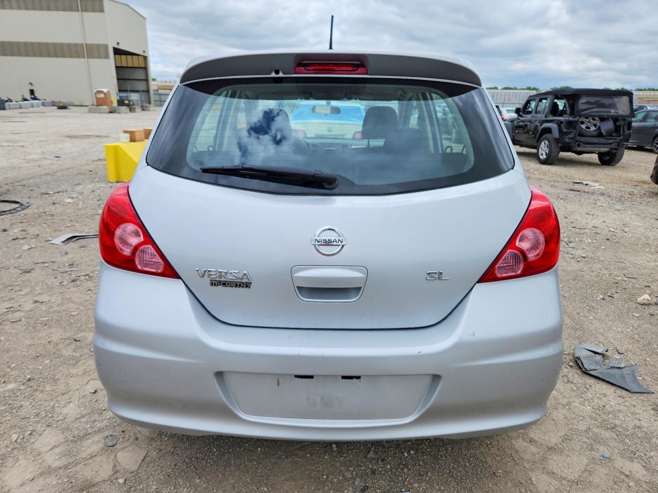 2010 Nissan Versa 1.8 S Silver vin: 3N1BC1CP2AL433986