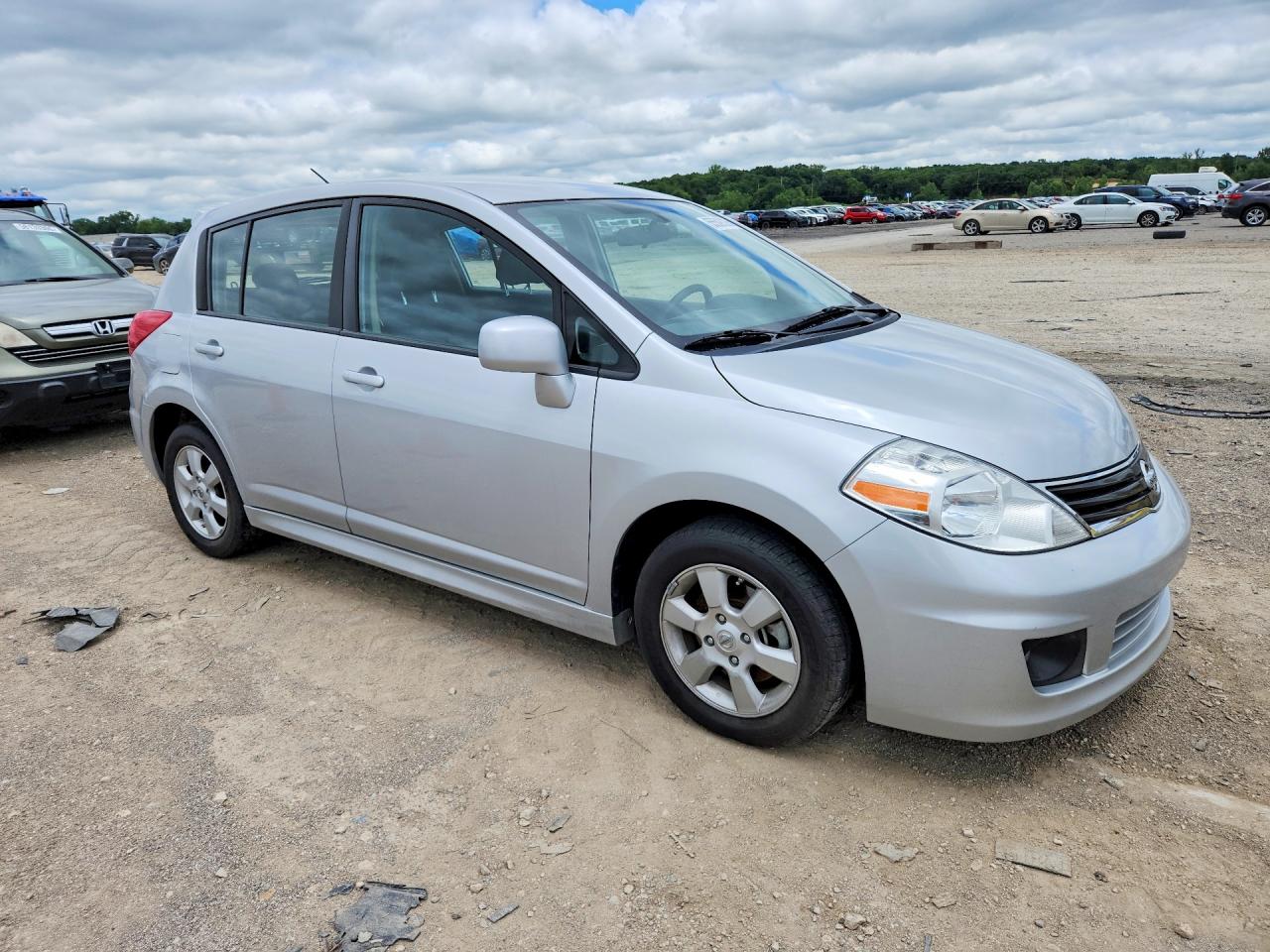 2010 Nissan Versa 1.8 S Silver vin: 3N1BC1CP2AL433986