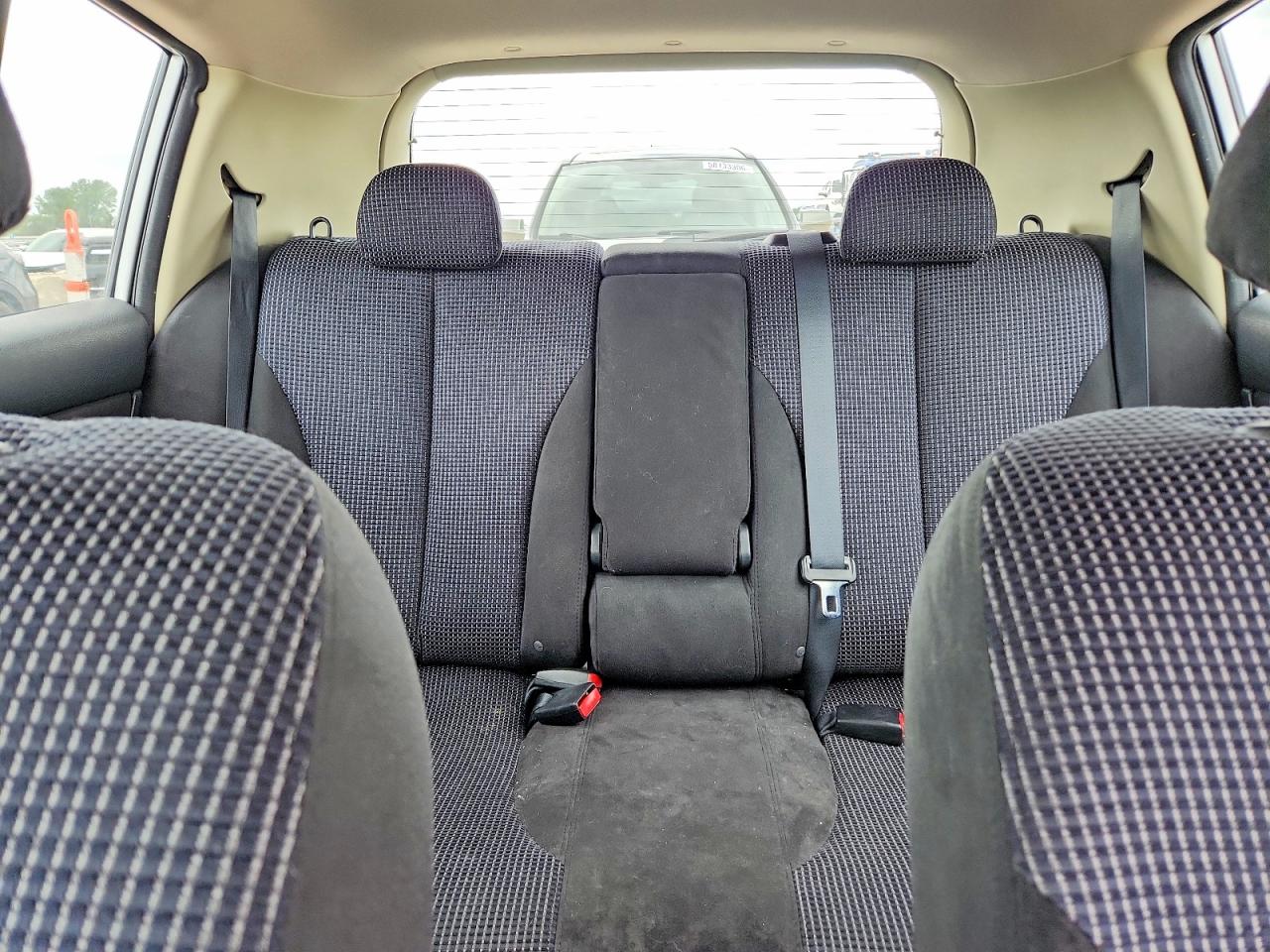 2010 Nissan Versa 1.8 S Silver vin: 3N1BC1CP2AL433986