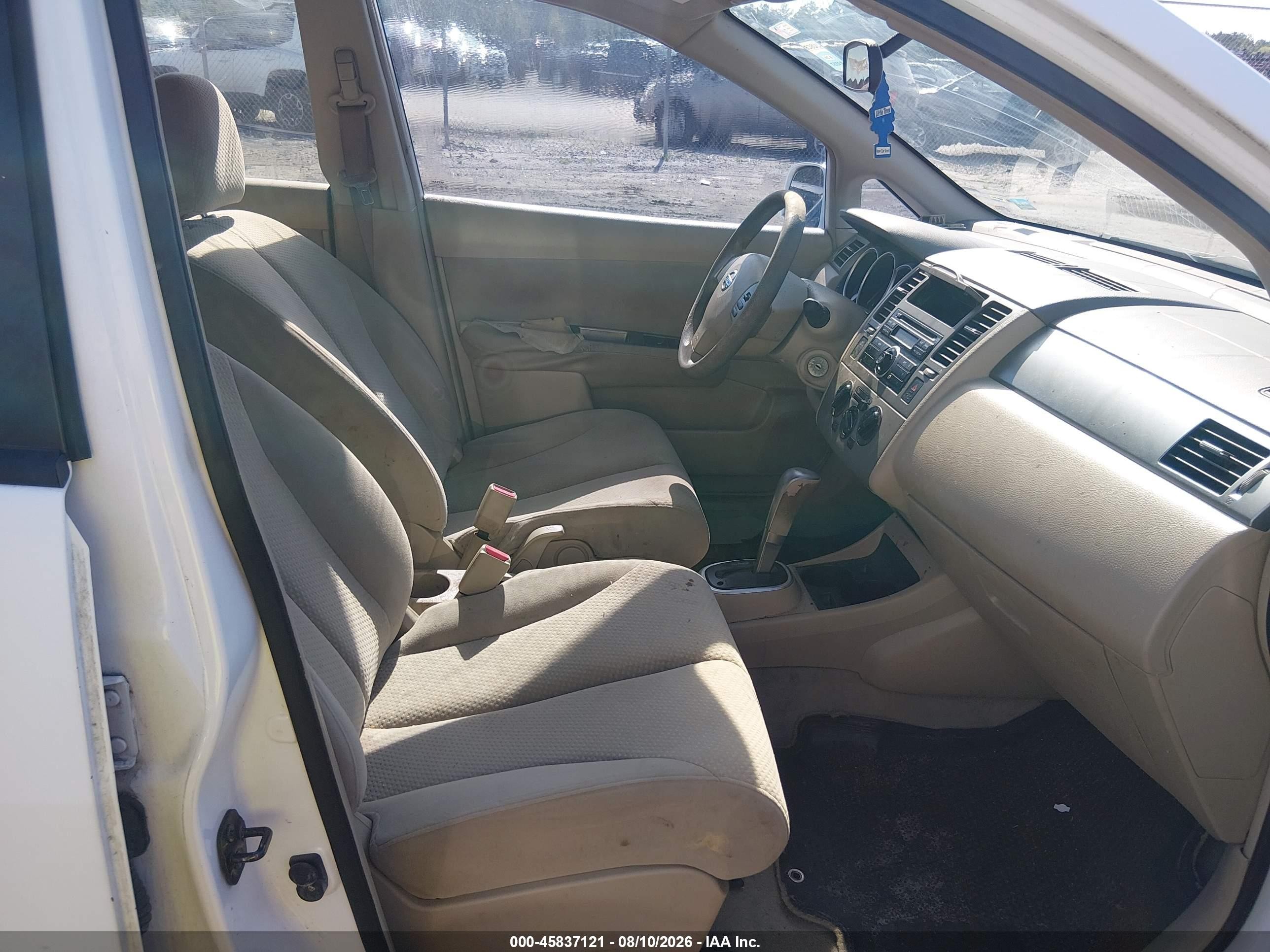 2010 Nissan Versa 1.8s White vin: 3N1BC1CP2AL434667