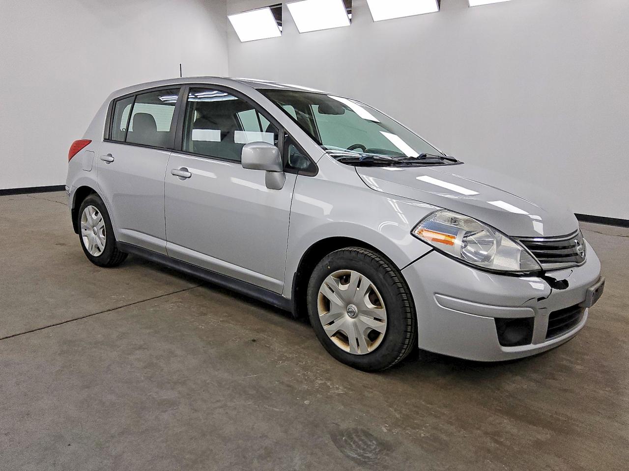2011 Nissan Versa Silver vin: 3N1BC1CP2BL399839