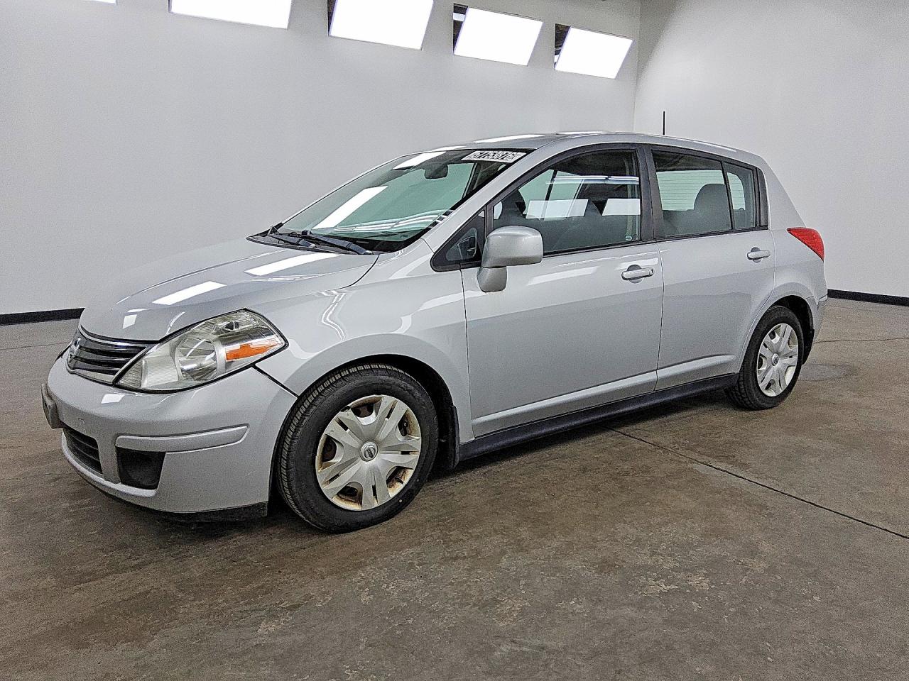 2011 Nissan Versa Silver vin: 3N1BC1CP2BL399839