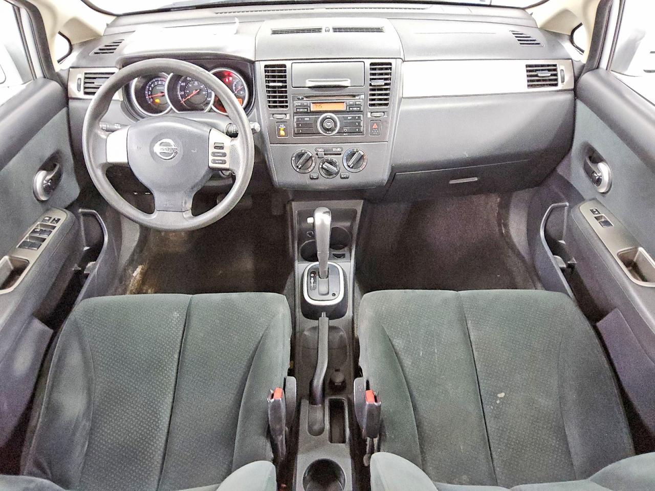 2011 Nissan Versa Silver vin: 3N1BC1CP2BL399839