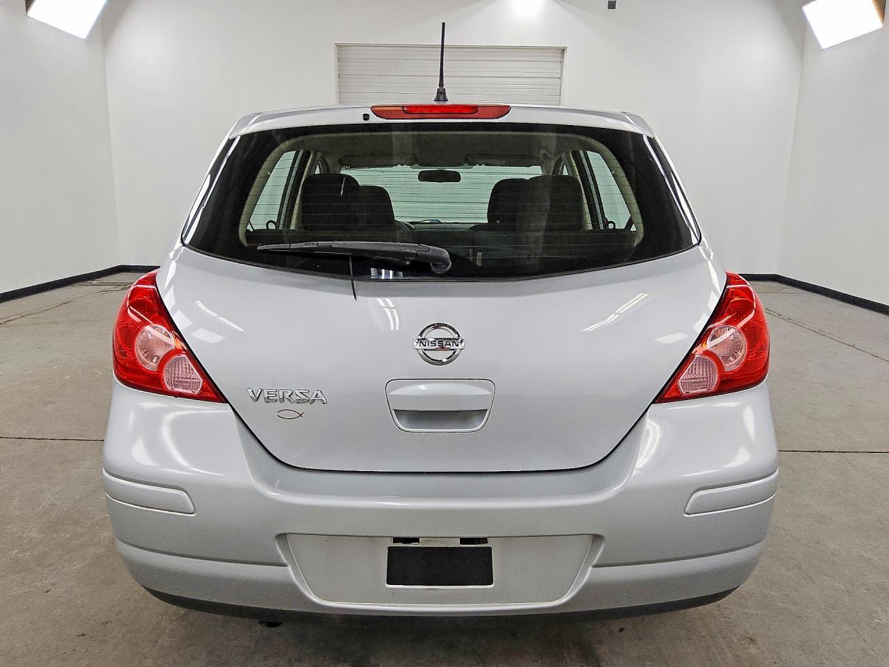 2011 Nissan Versa Silver vin: 3N1BC1CP2BL399839