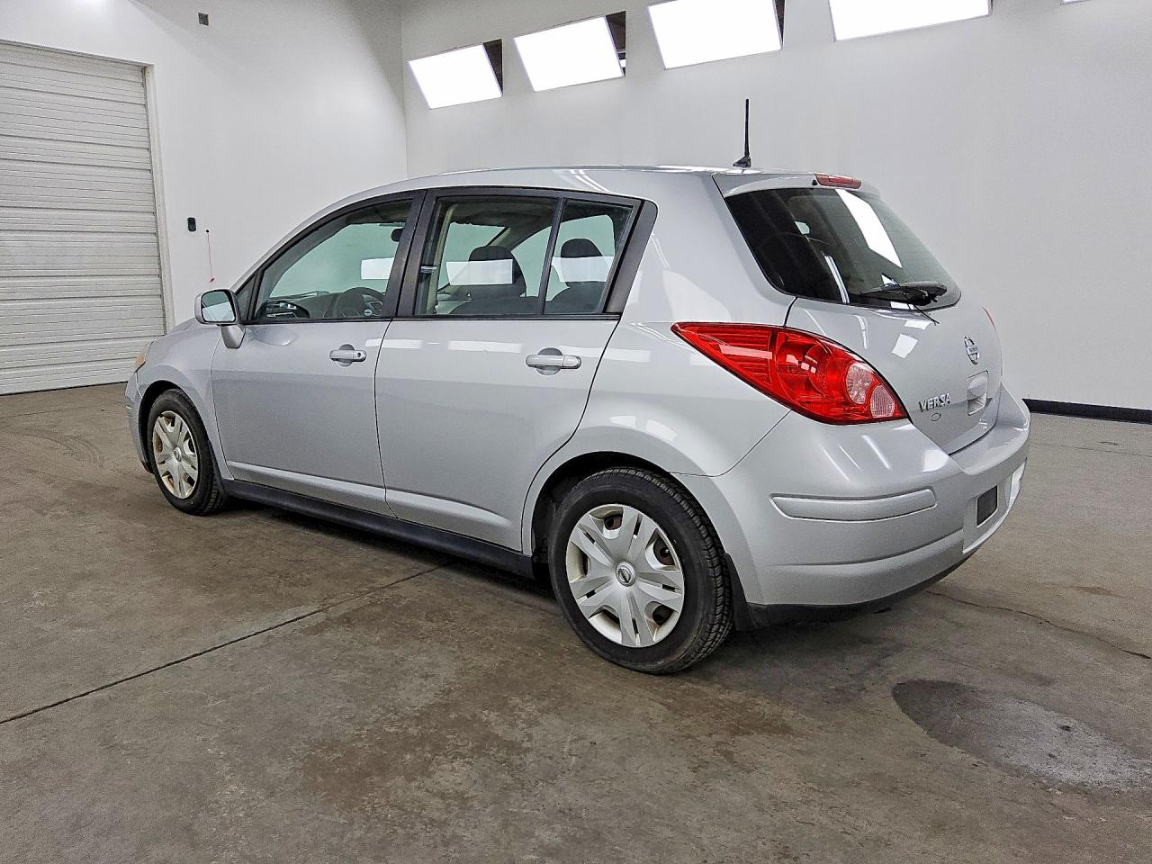 2011 Nissan Versa Silver vin: 3N1BC1CP2BL399839