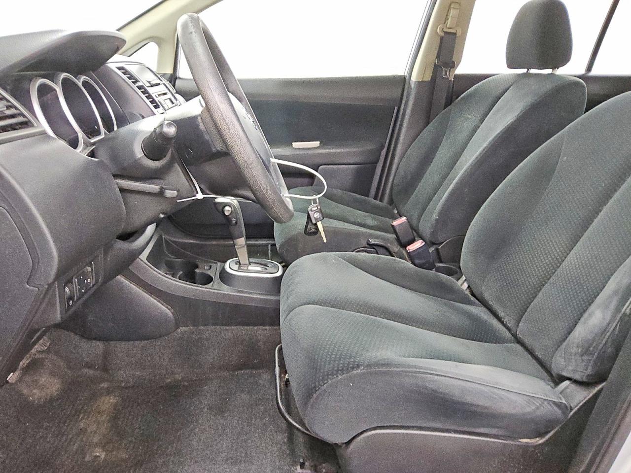 2011 Nissan Versa Silver vin: 3N1BC1CP2BL399839