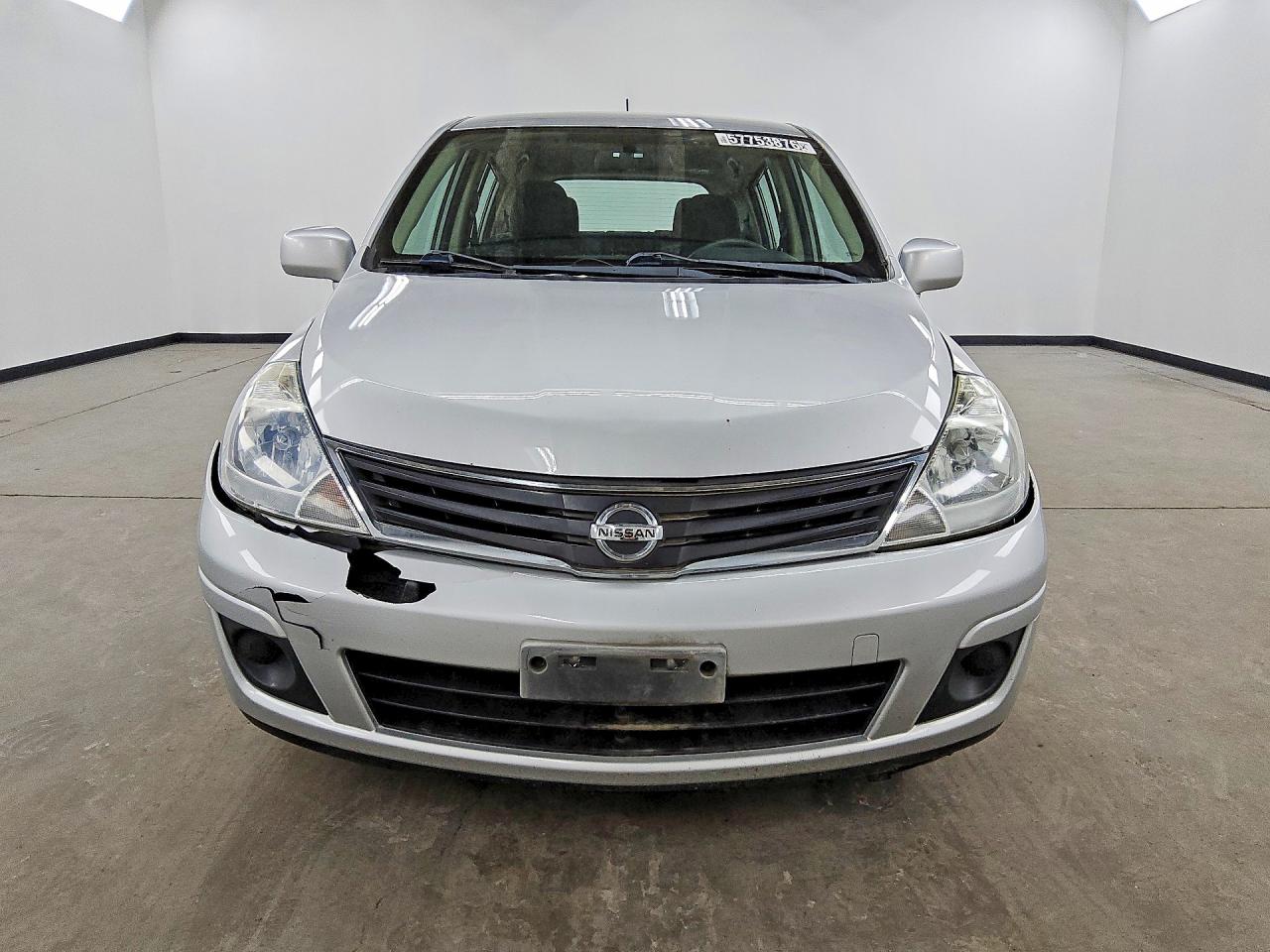 2011 Nissan Versa Silver vin: 3N1BC1CP2BL399839