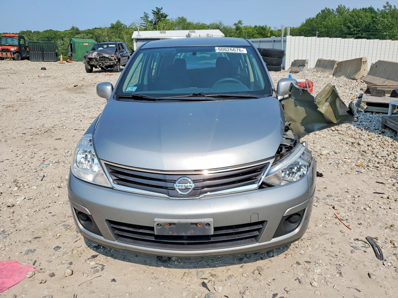 2011 Nissan Versa 1.8 S Серебряный vin: 3N1BC1CP2BL401010
