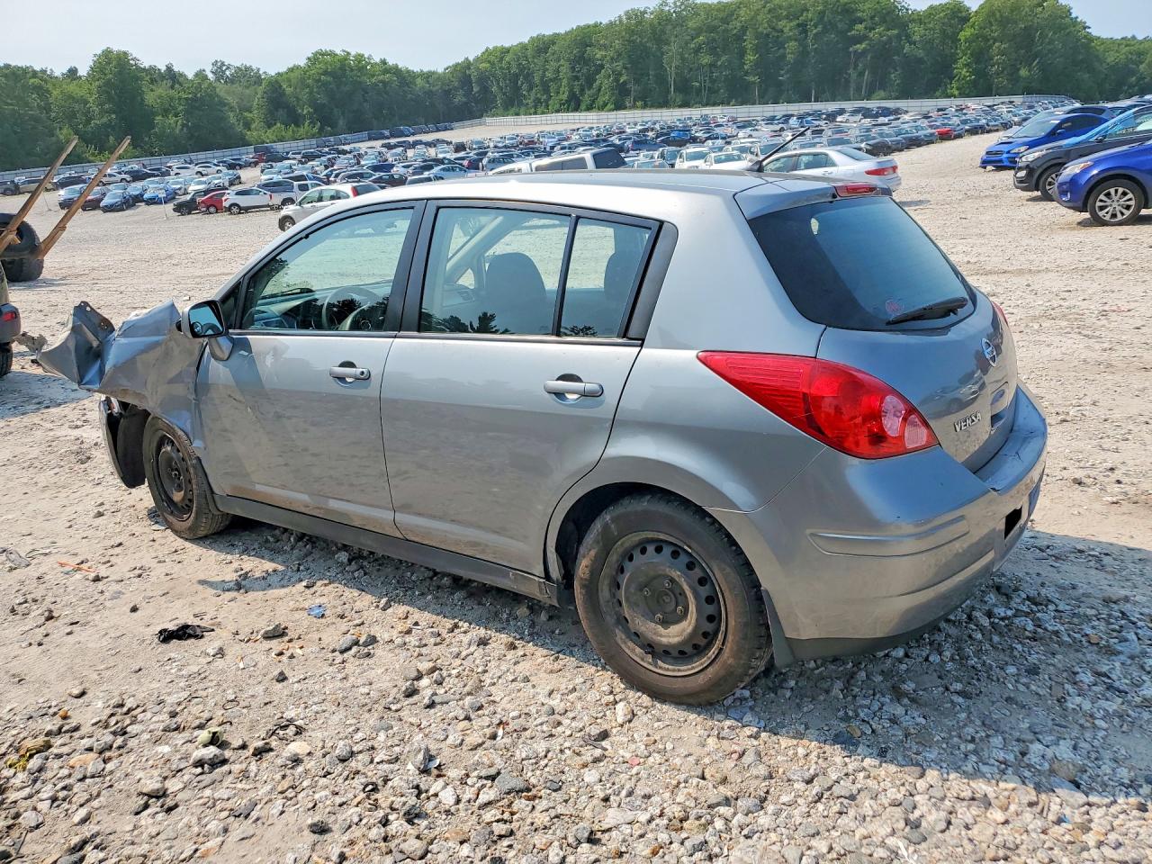 2011 Nissan Versa 1.8 S Серебряный vin: 3N1BC1CP2BL401010