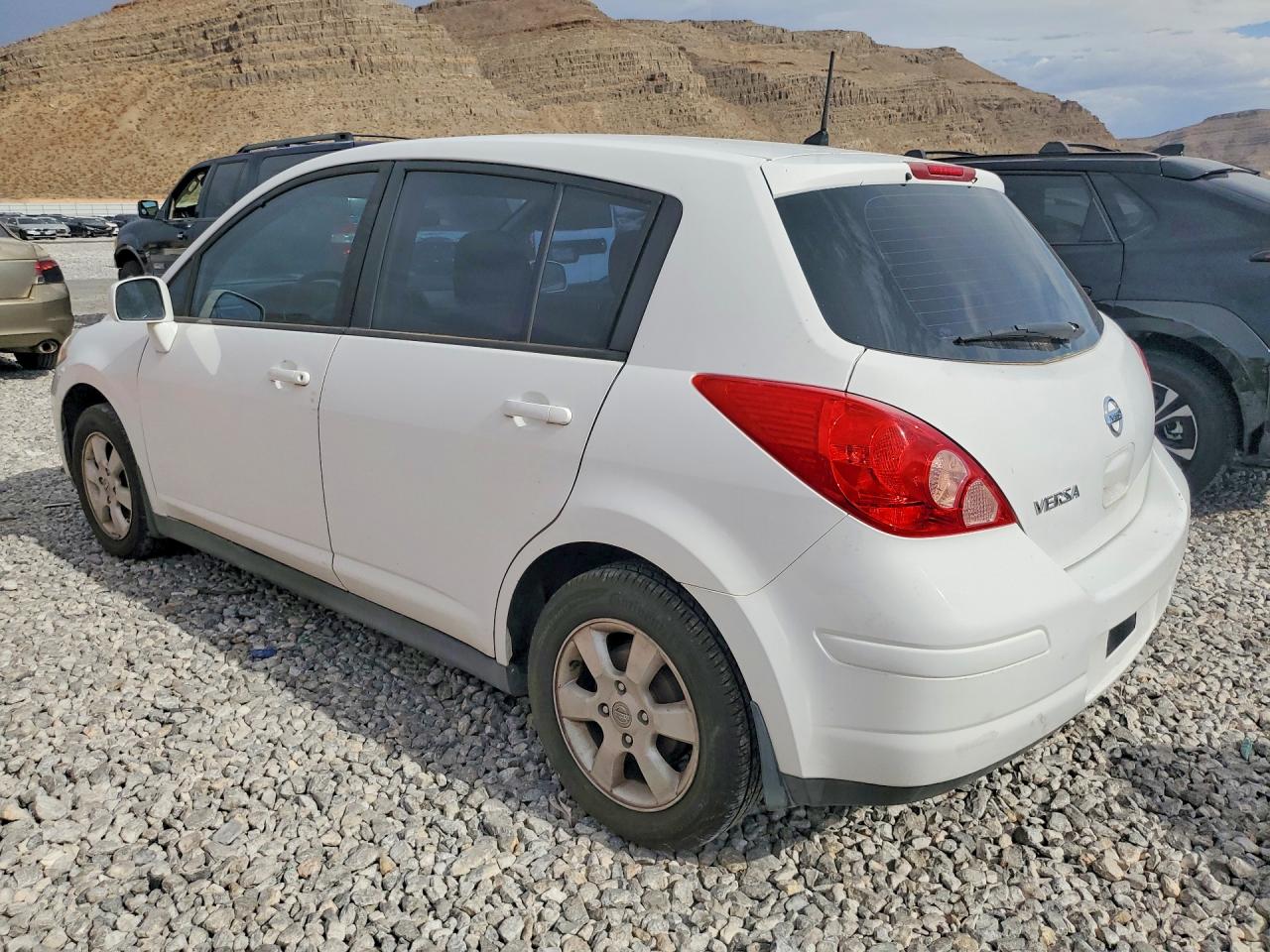 2011 Nissan Versa White vin: 3N1BC1CP2BL407857