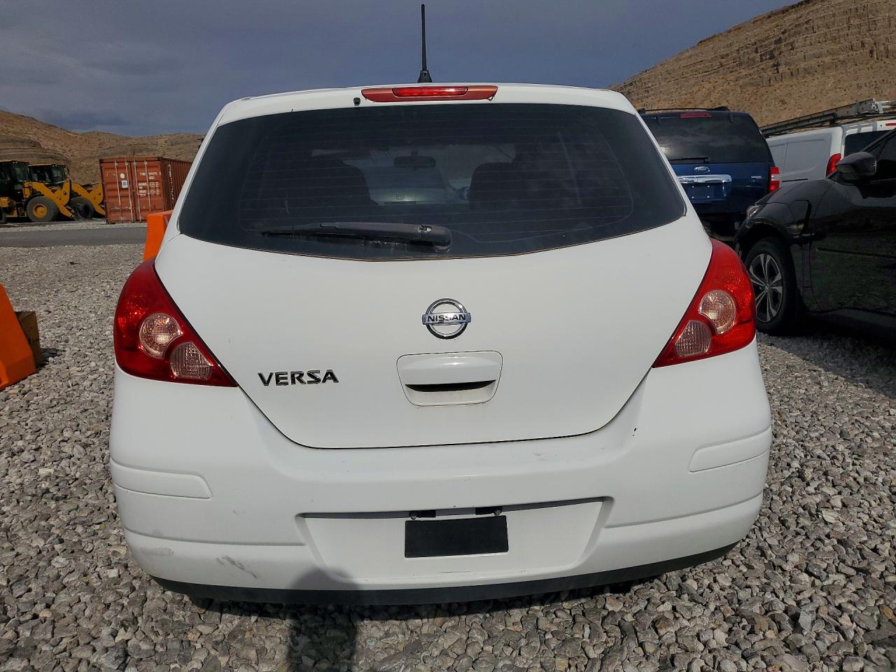 2011 Nissan Versa White vin: 3N1BC1CP2BL407857