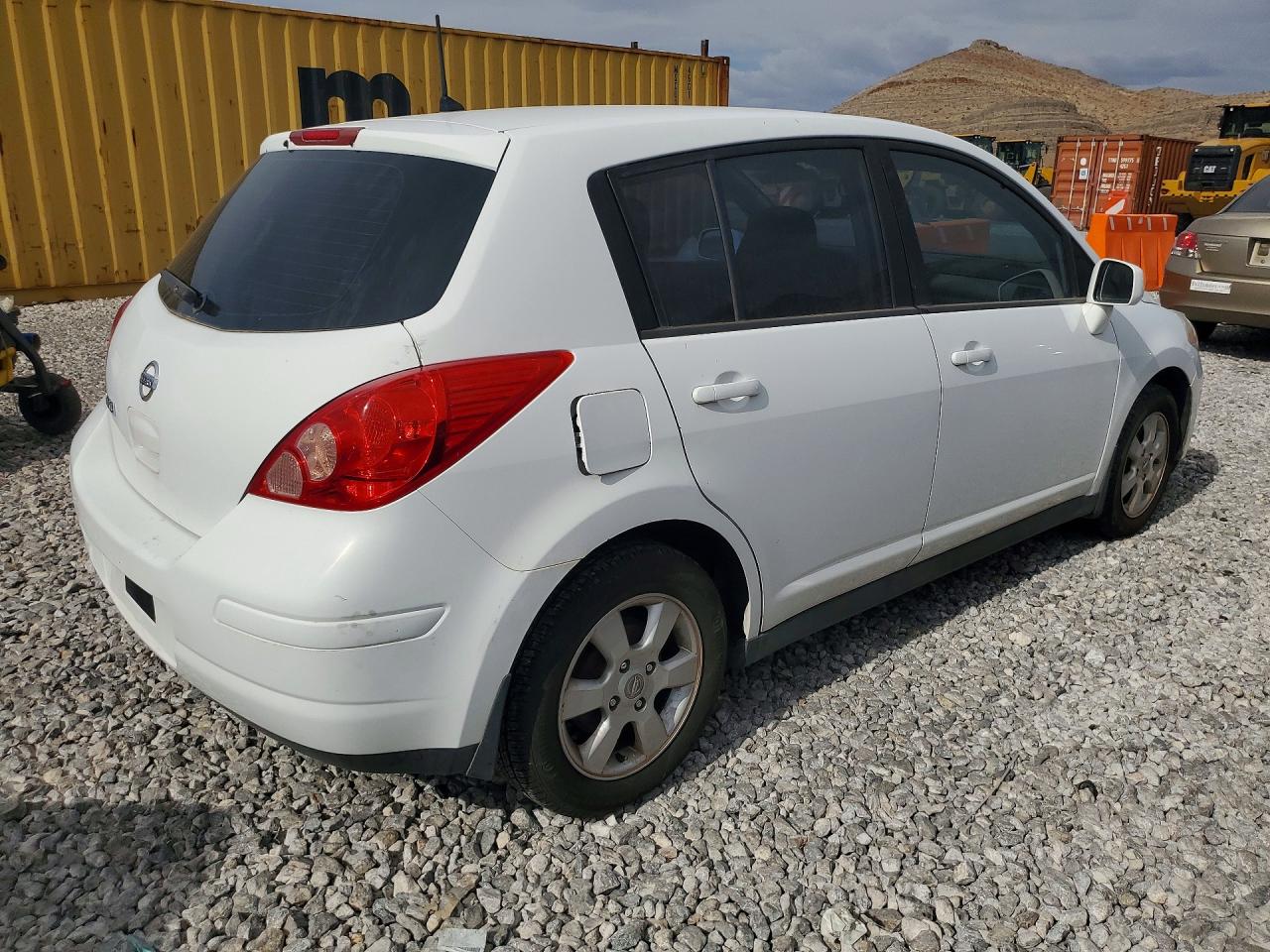 2011 Nissan Versa White vin: 3N1BC1CP2BL407857