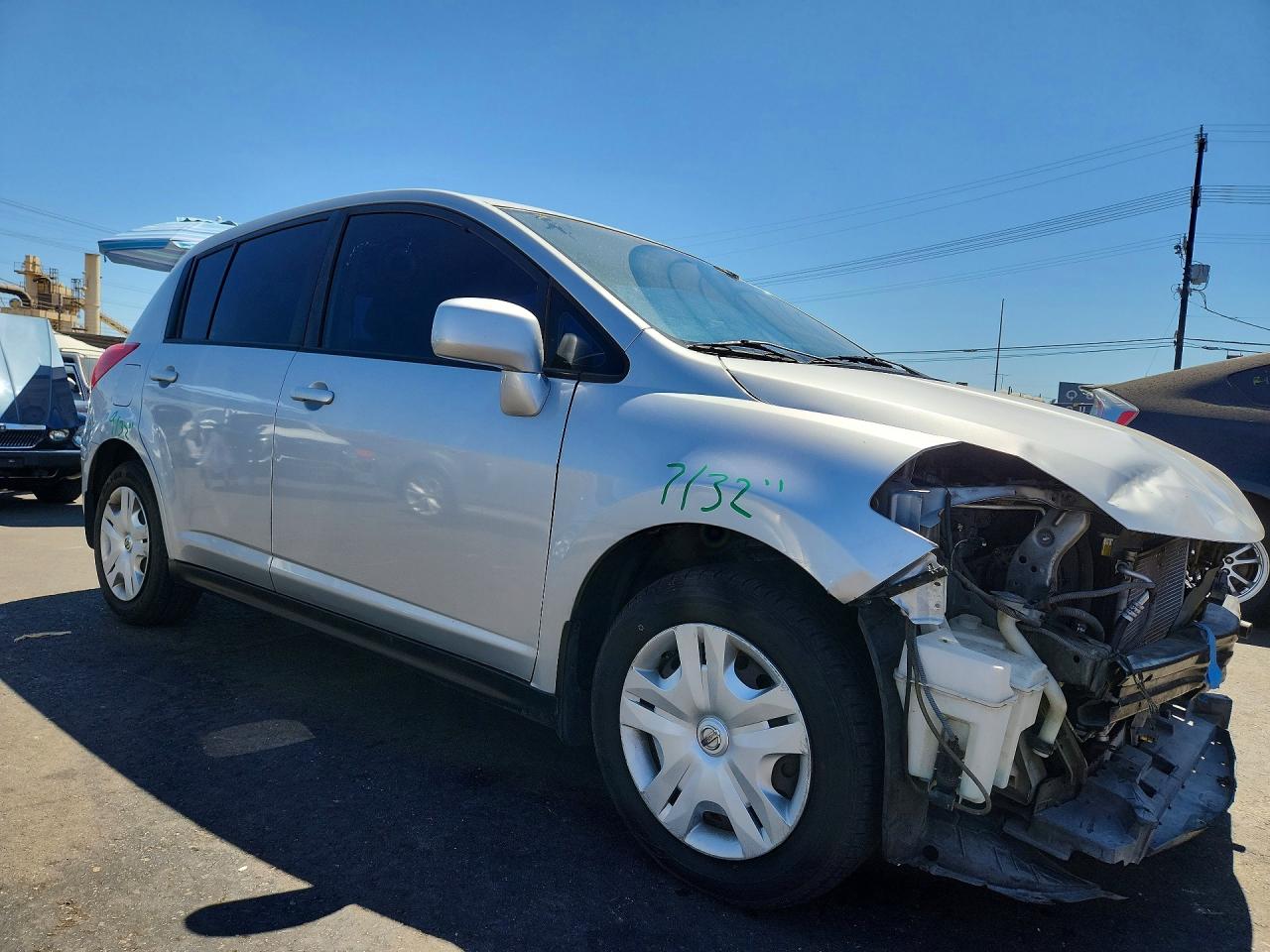 2011 Nissan Versa 1.8 S Silver vin: 3N1BC1CP2BL447727